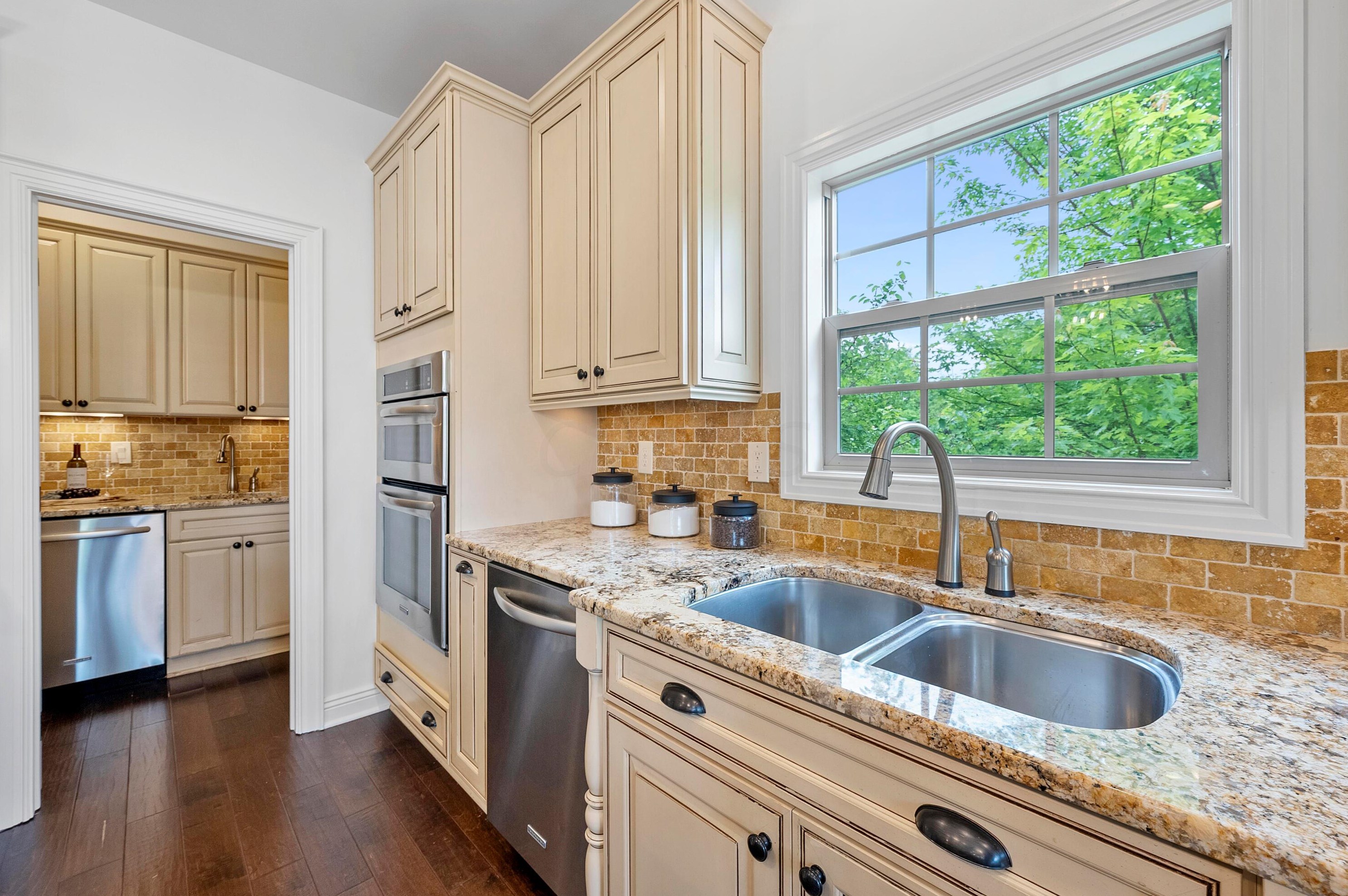 8127 Conine Dr, Dublin OH  exterior