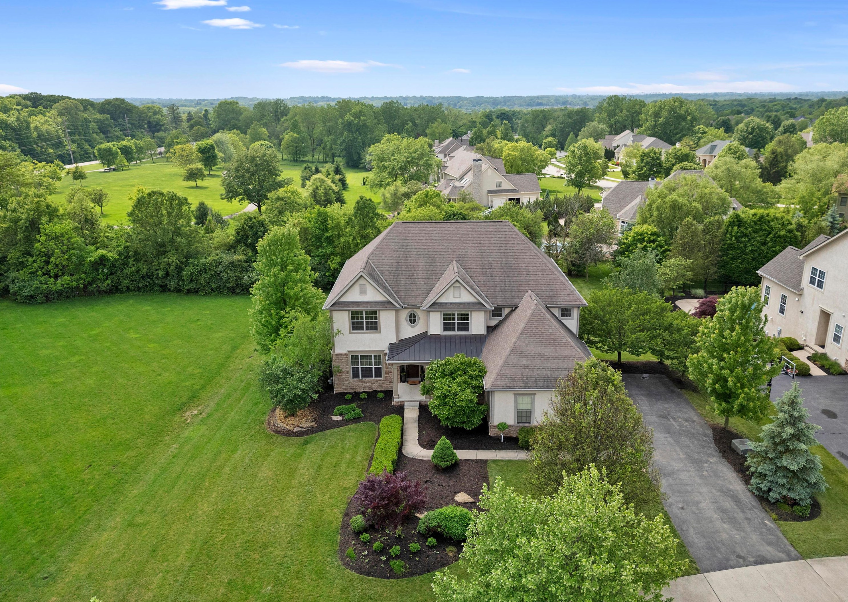 8127 Conine Dr, Dublin OH  43016-6193 exterior