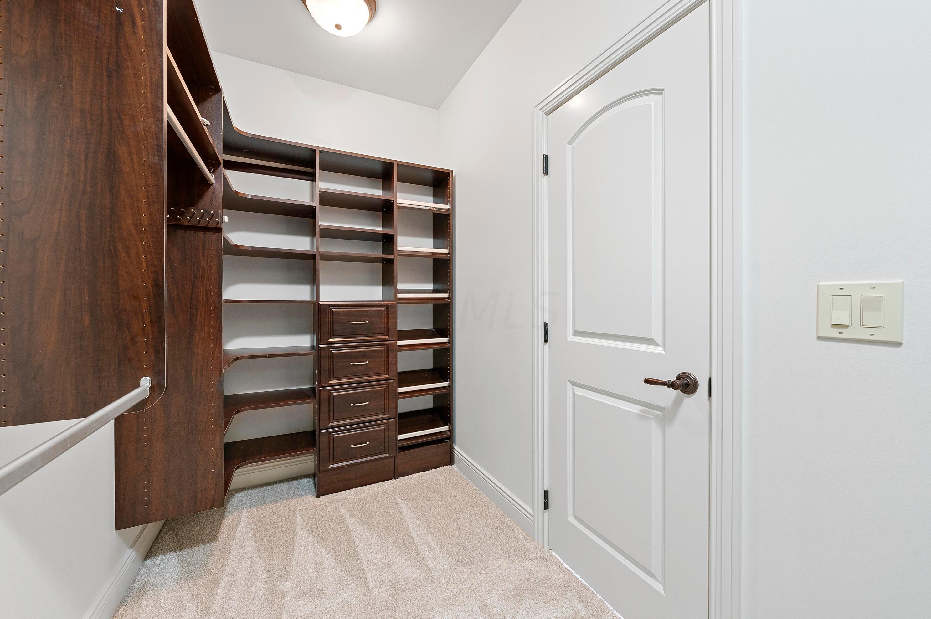 8127 Conine Dr, Dublin OH  exterior