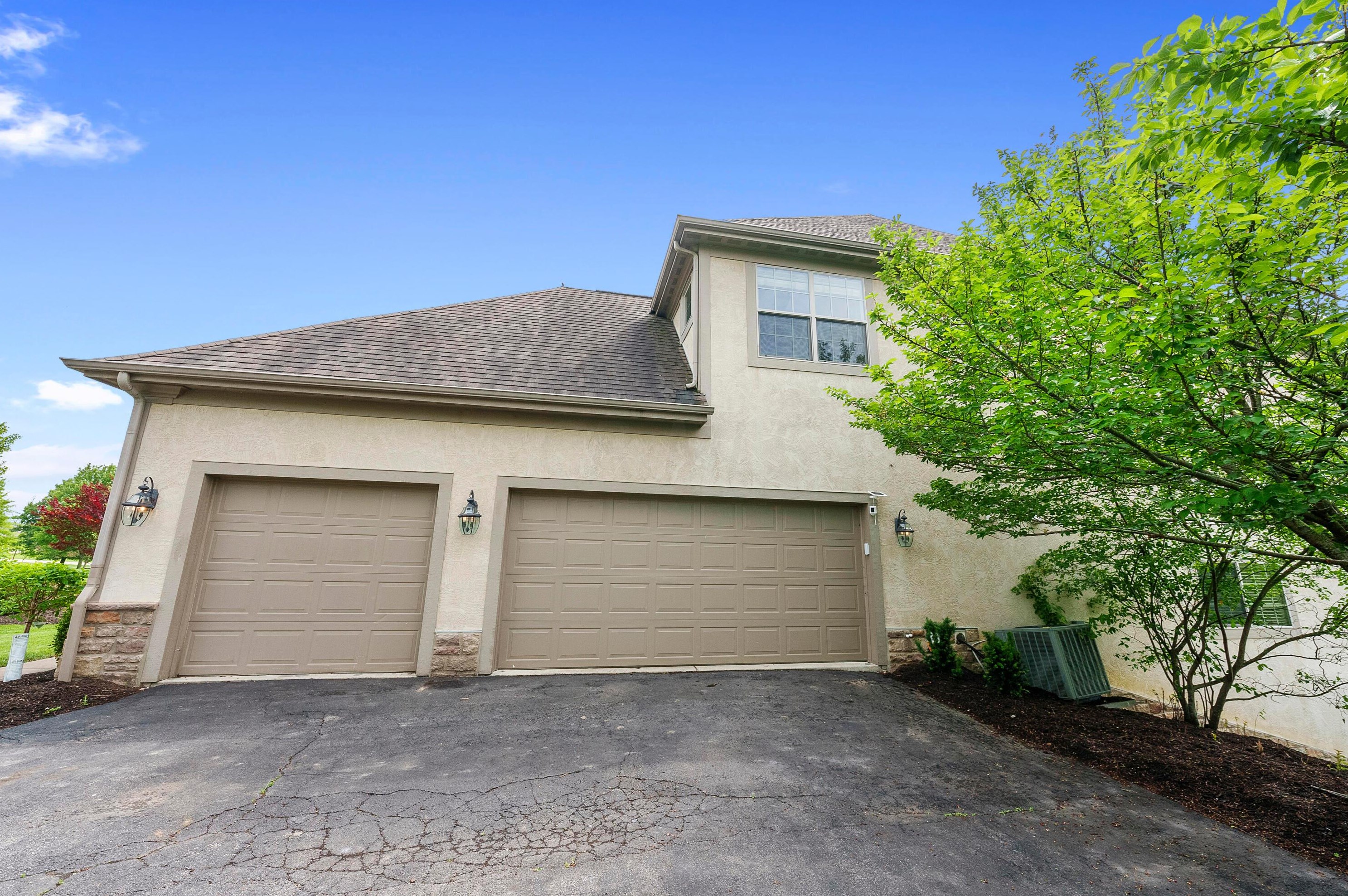 8127 Conine Dr, Dublin OH  exterior