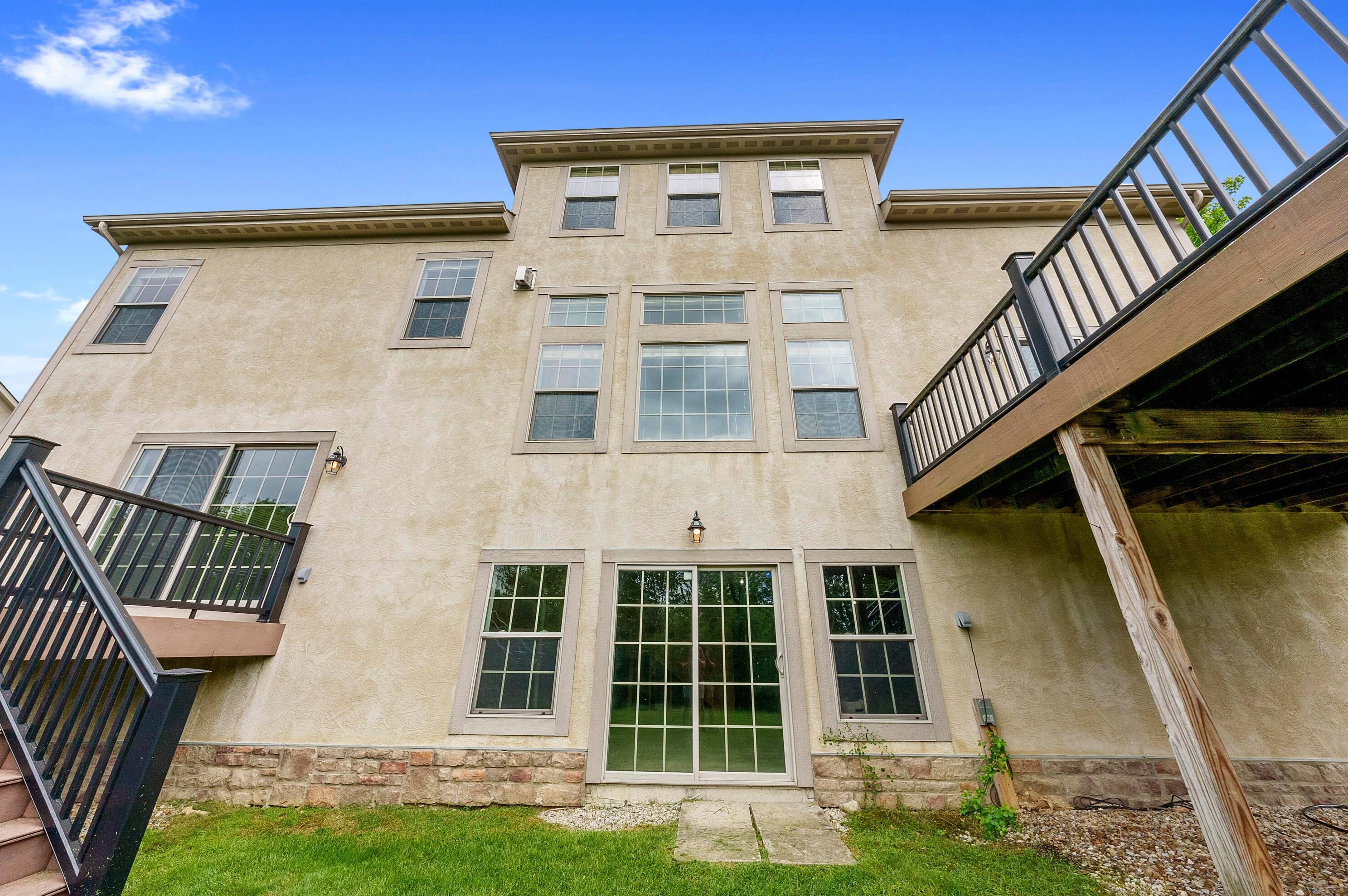 8127 Conine Dr, Dublin OH  exterior