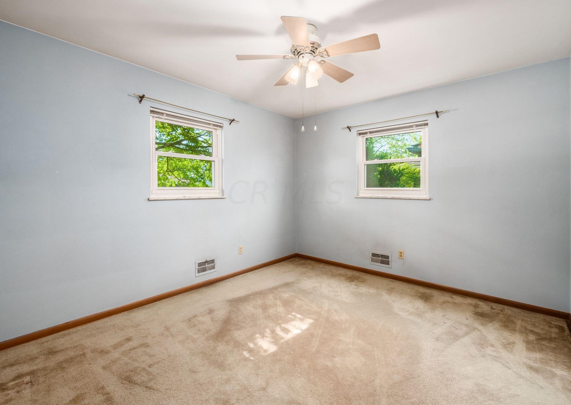 171 Maple Dr, Columbus OH 43228-1110 exterior