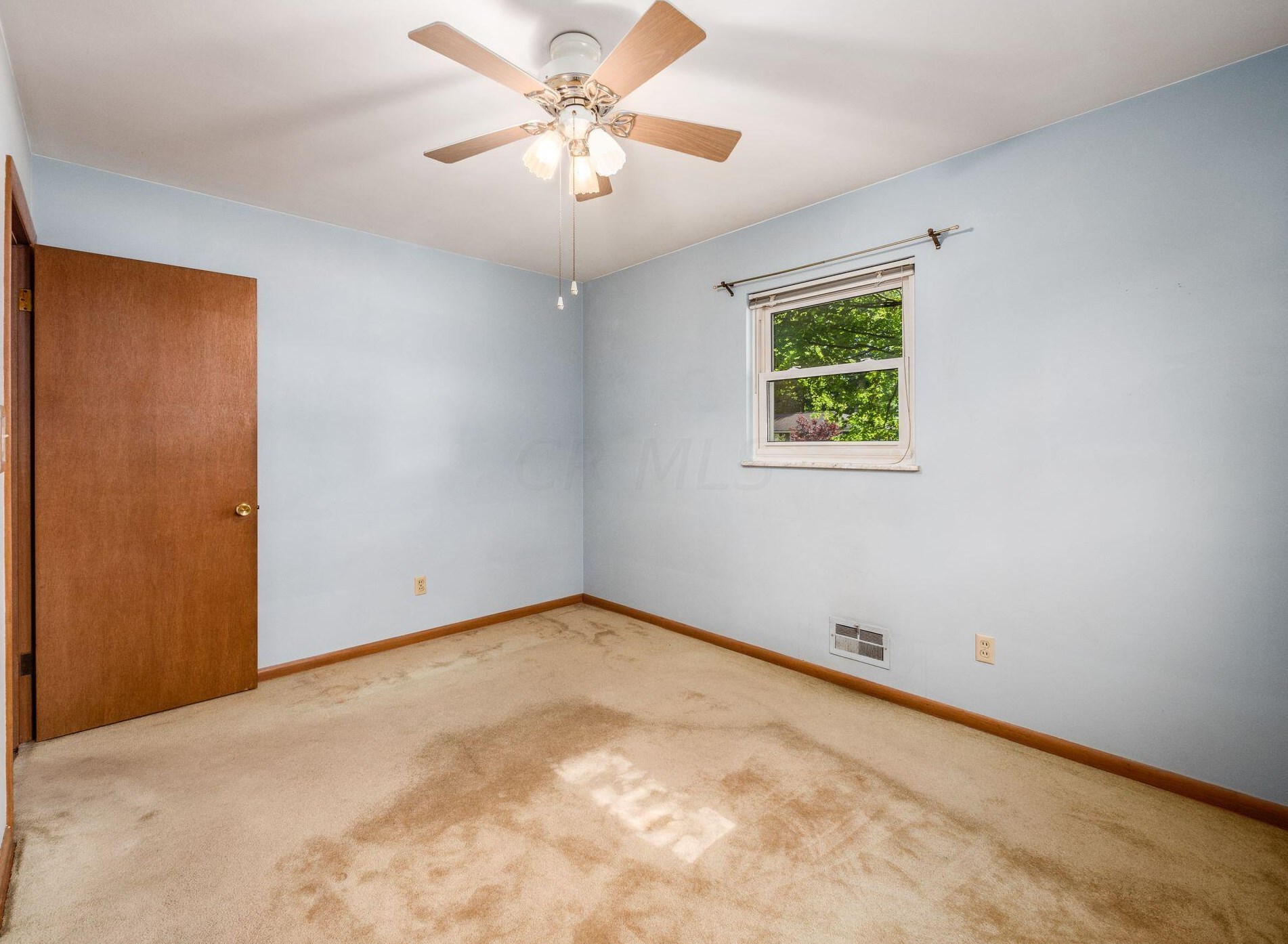 171 Maple Dr, Columbus OH 43228-1110 exterior