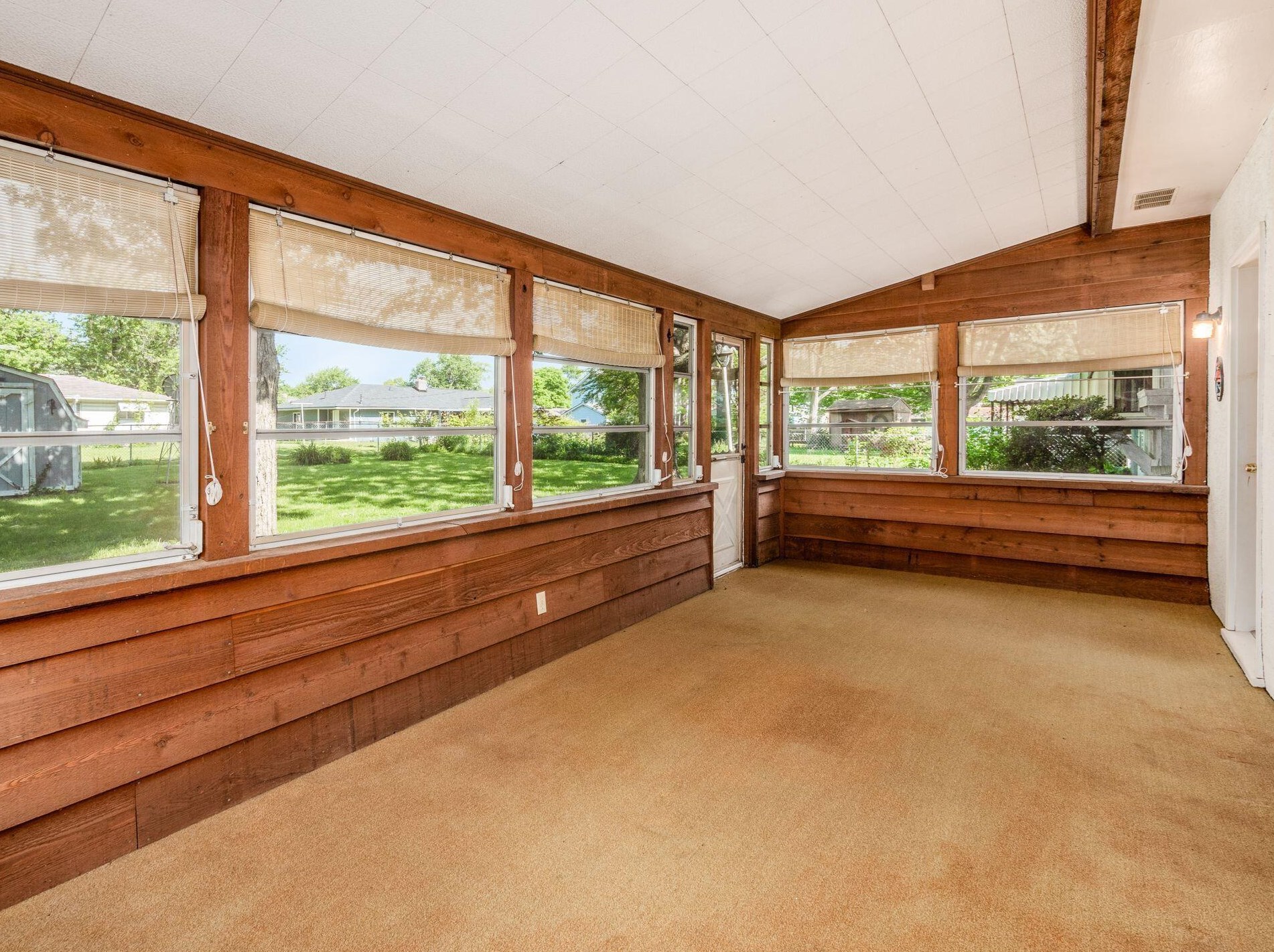 171 Maple Dr, Columbus OH 43228-1110 exterior