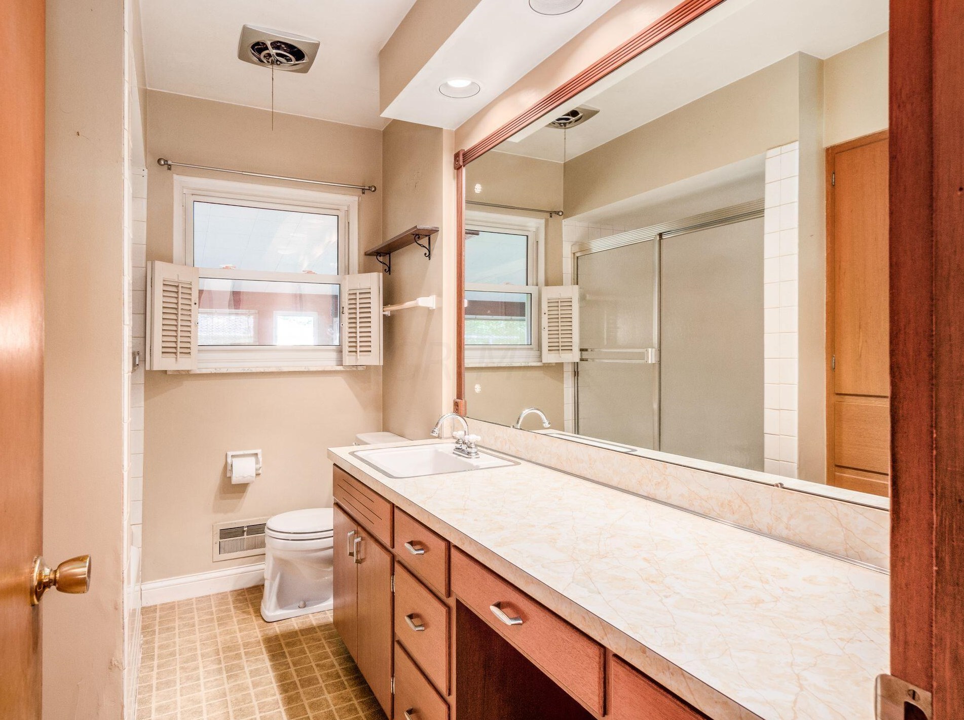 171 Maple Dr, Columbus OH 43228-1110 exterior