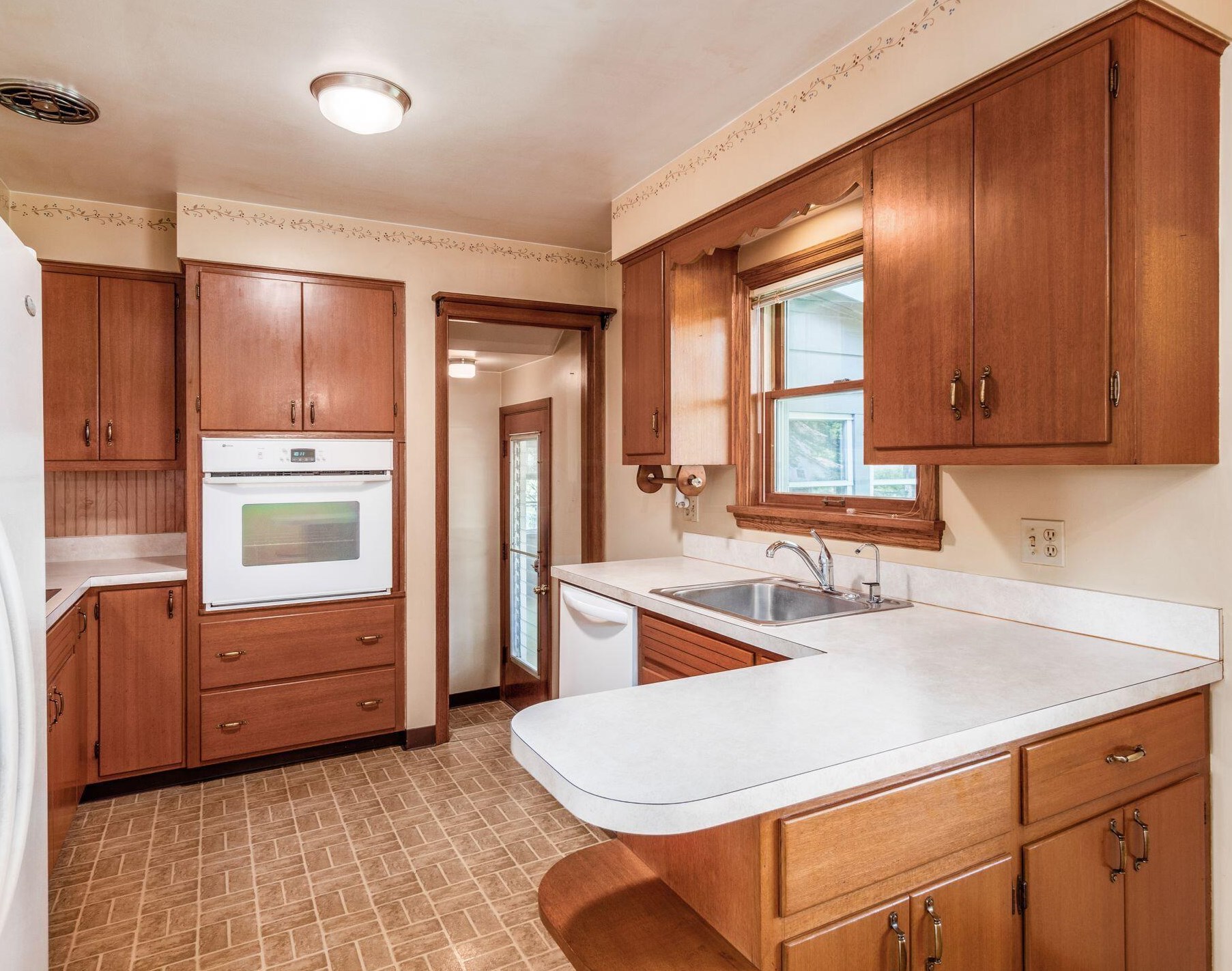 171 Maple Dr, Columbus OH 43228-1110 exterior