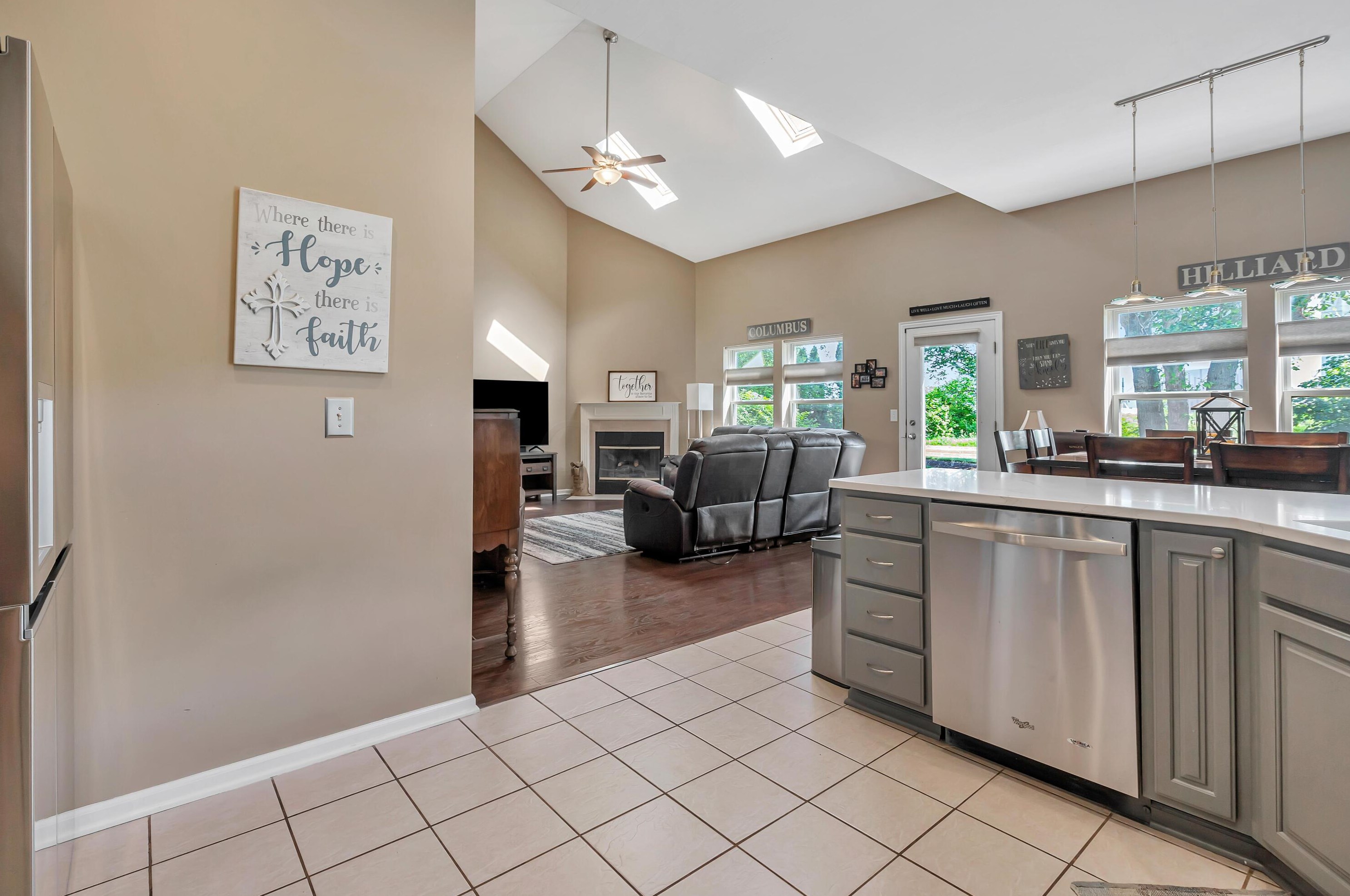 4686 Hoffman Farms Dr, Hilliard OH  43026-7324 exterior