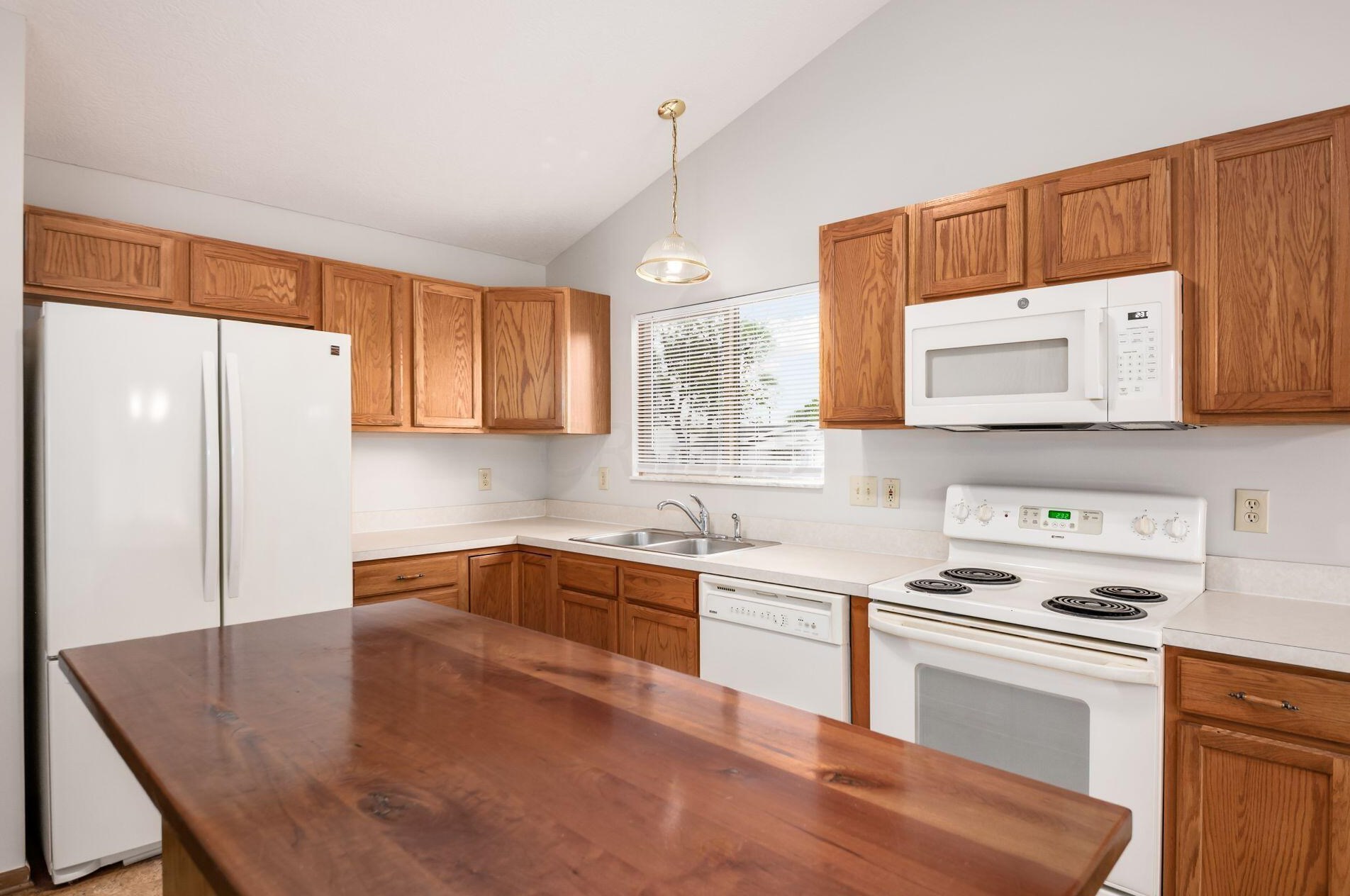 6156 Radekin Rd, Columbus OH 43232-2948 exterior