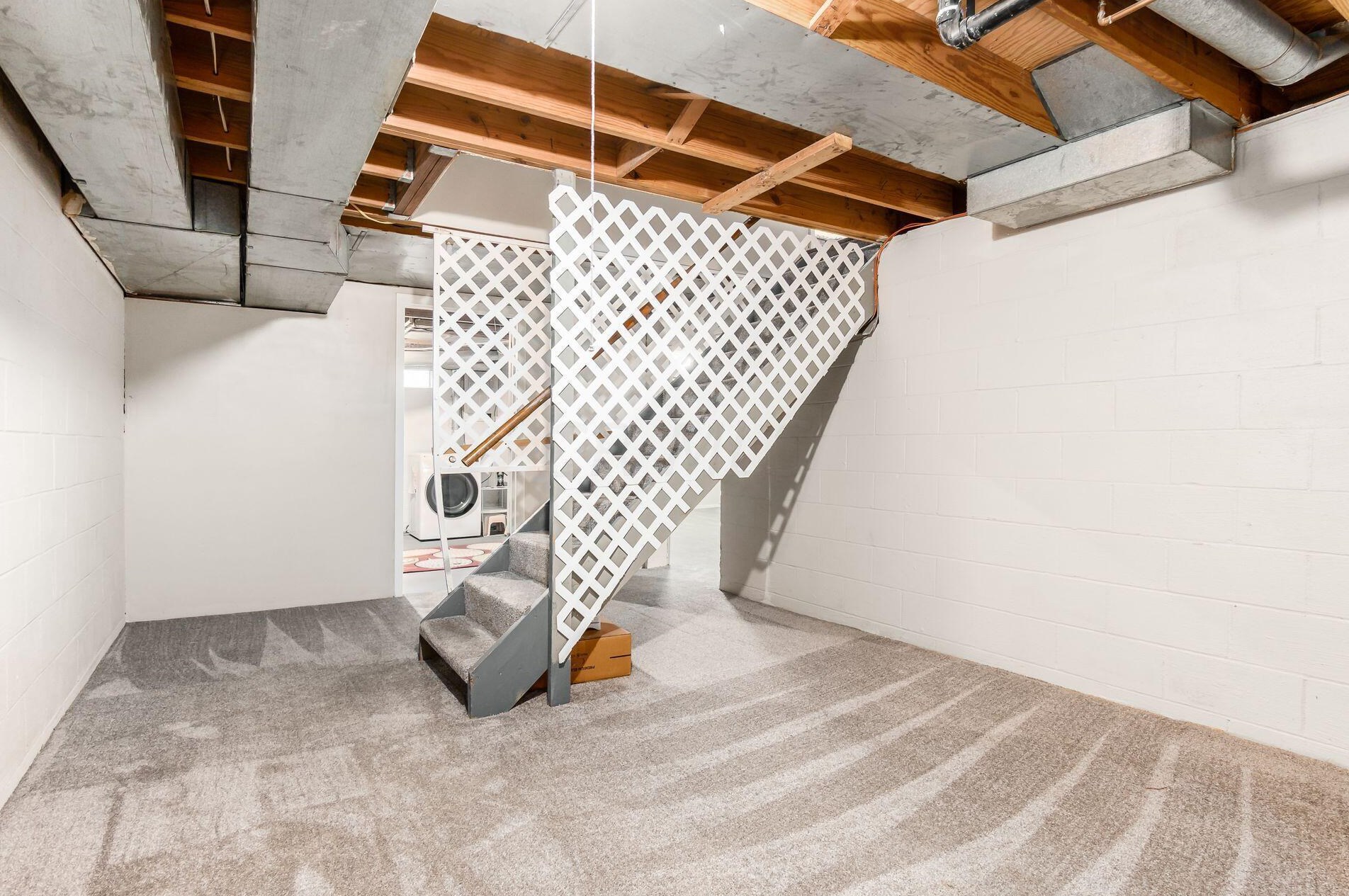 1535 Sandringham Ct, Columbus OH  43220-3834 exterior