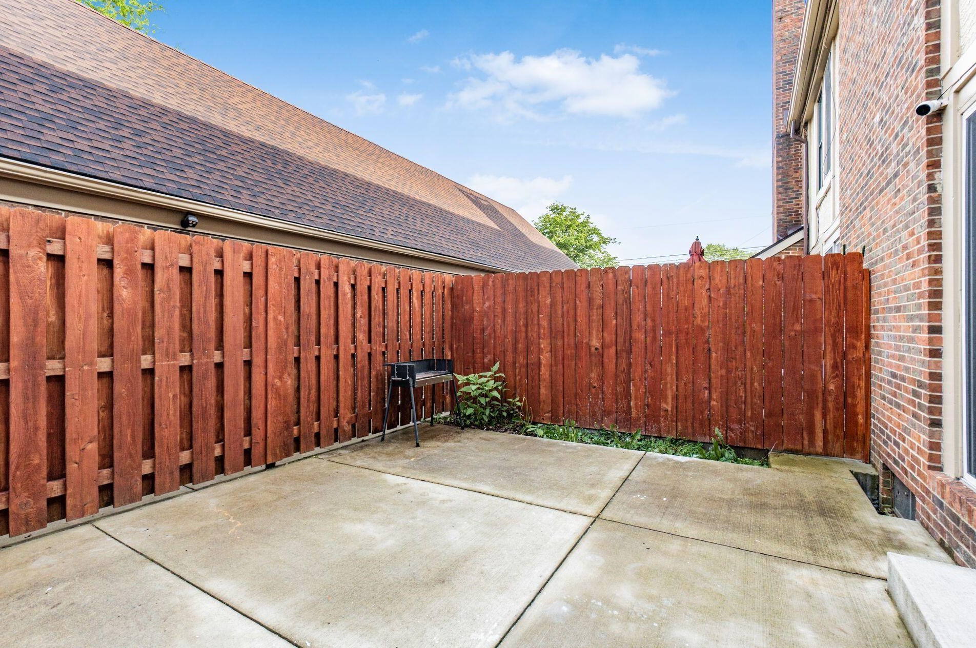 1535 Sandringham Ct, Columbus OH  43220-3834 exterior