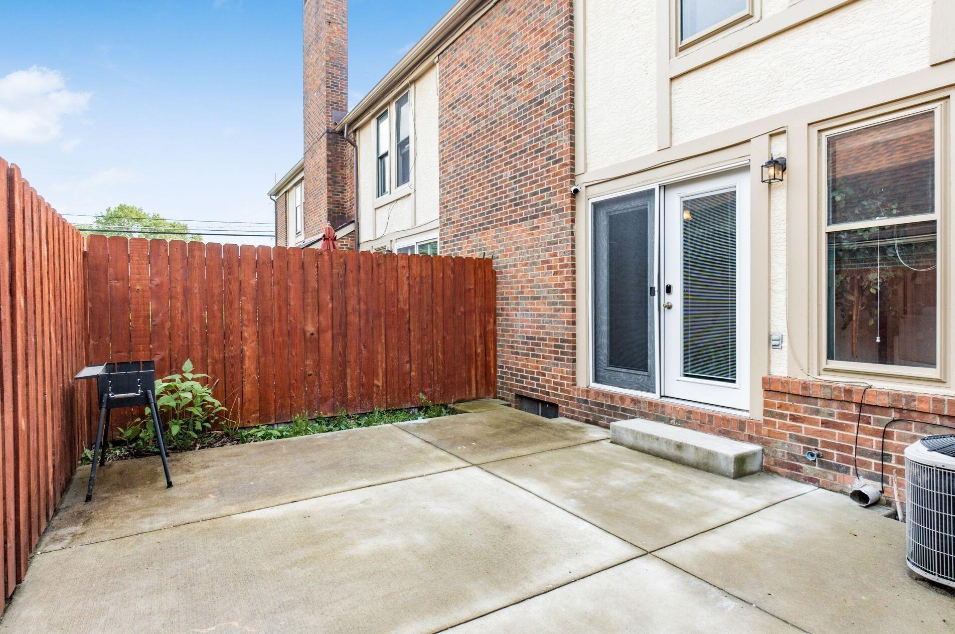 1535 Sandringham Ct, Columbus OH  43220-3834 exterior