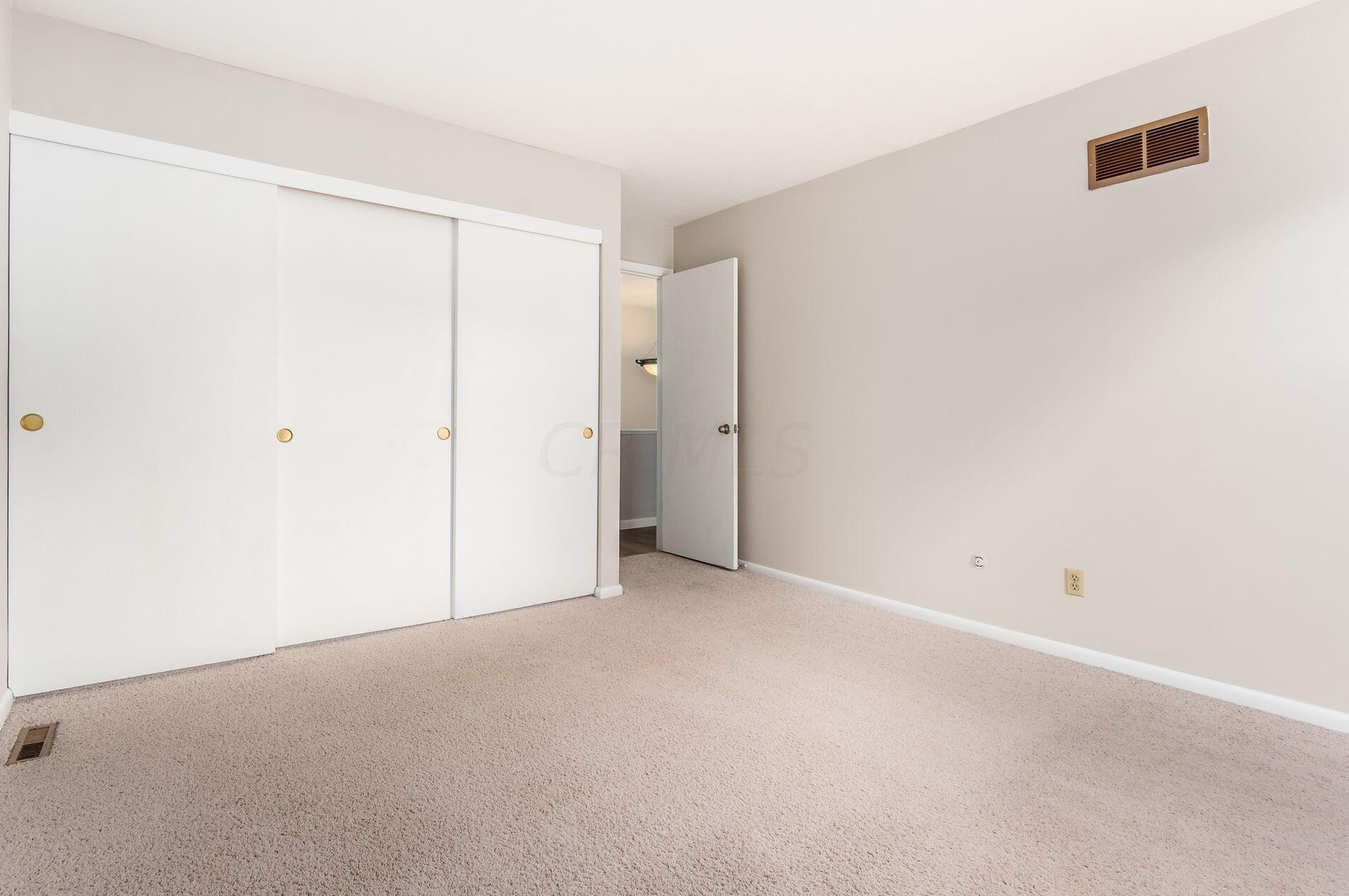 1535 Sandringham Ct, Columbus OH  43220-3834 exterior