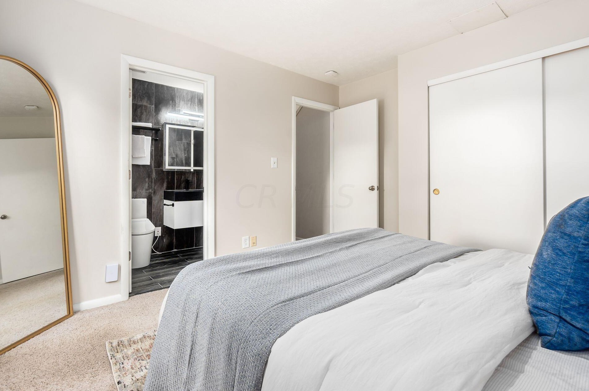 1535 Sandringham Ct, Columbus OH  43220-3834 exterior