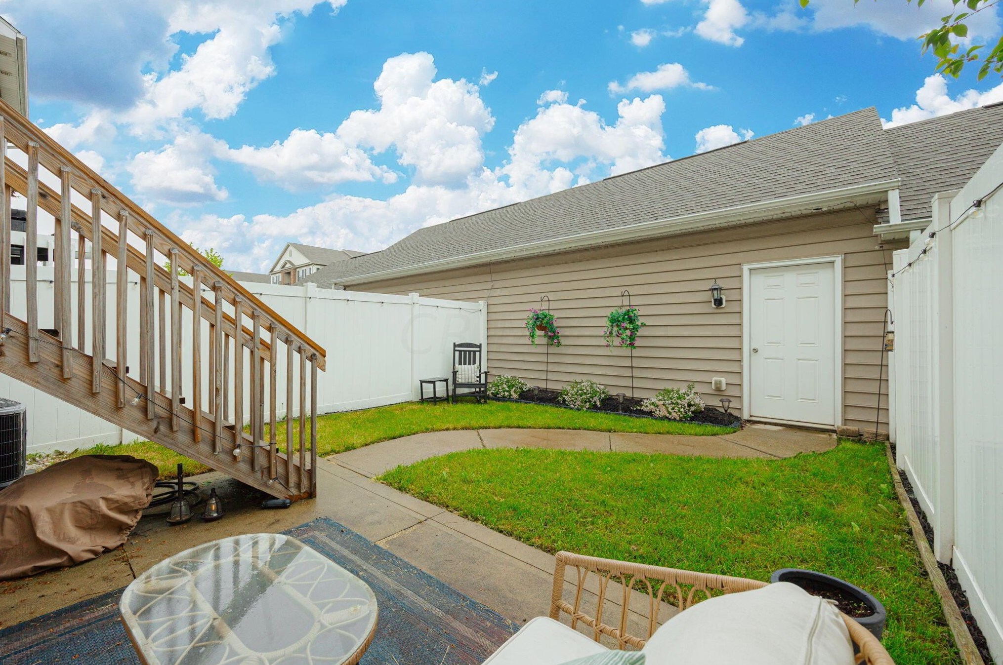 5336 Rustic Falls Dr, Dublin OH  43016-6349 exterior