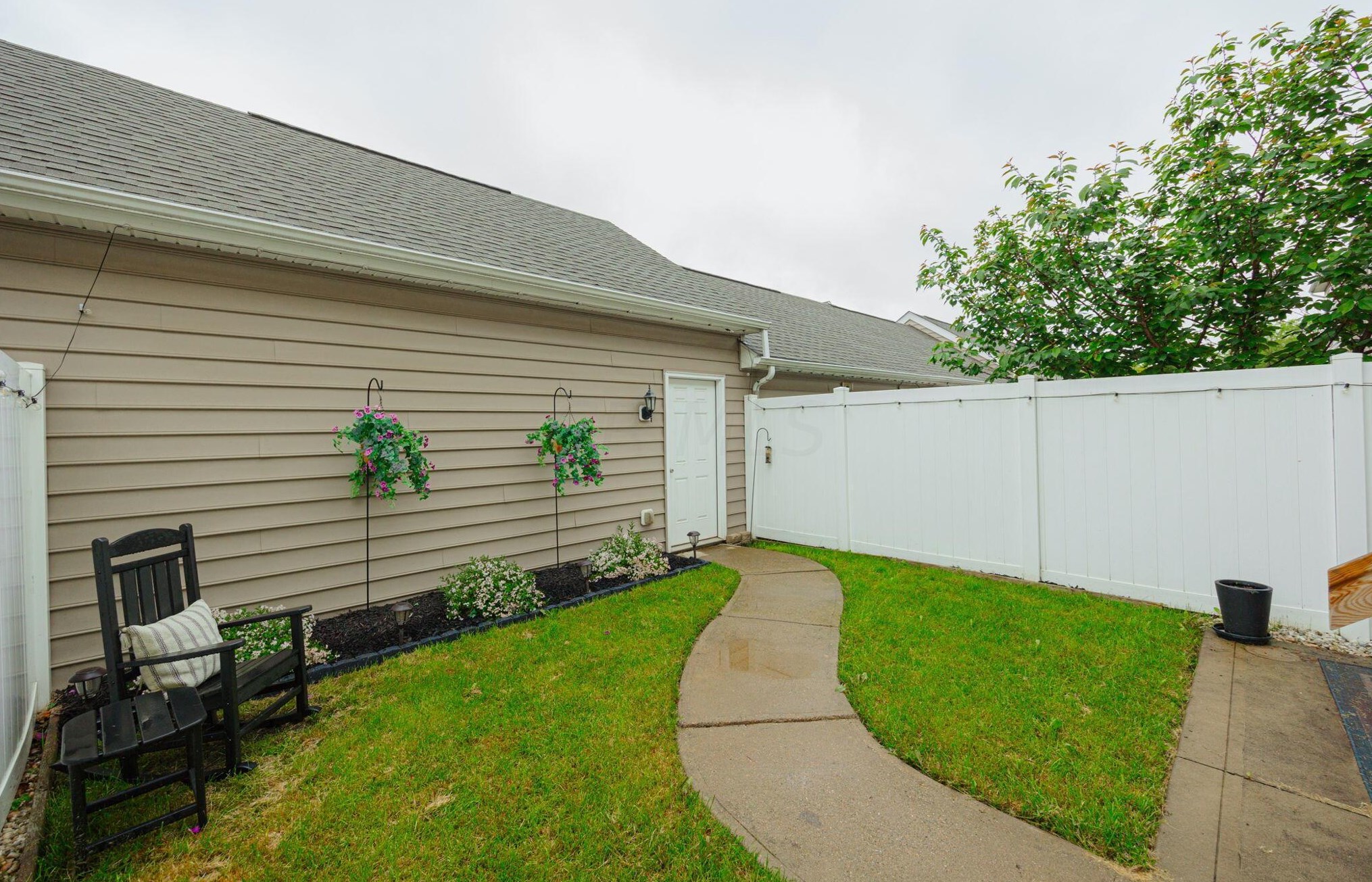 5336 Rustic Falls Dr, Dublin OH  43016-6349 exterior