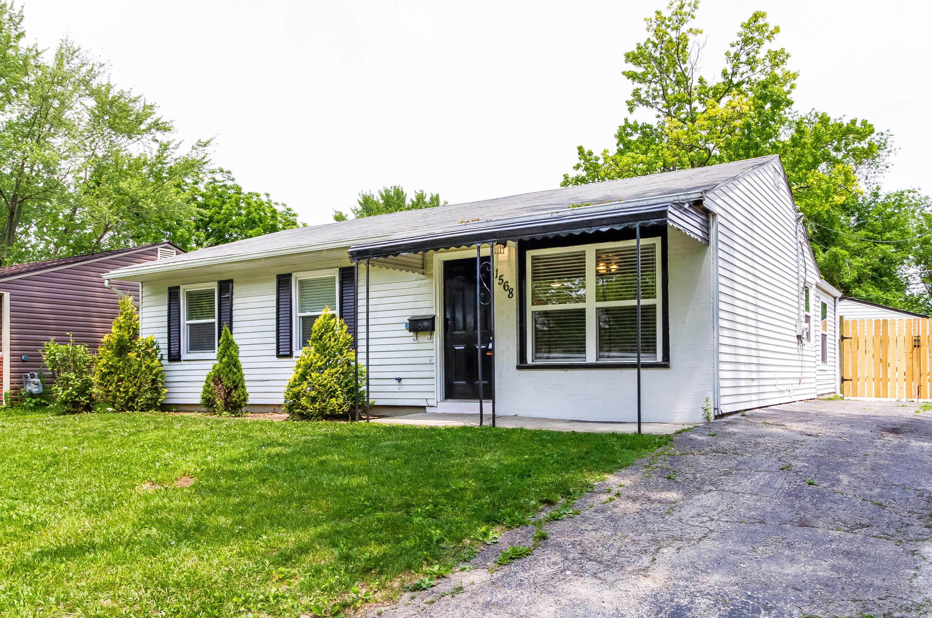 1568 Grattan Rd, Columbus OH  43227-2453 exterior