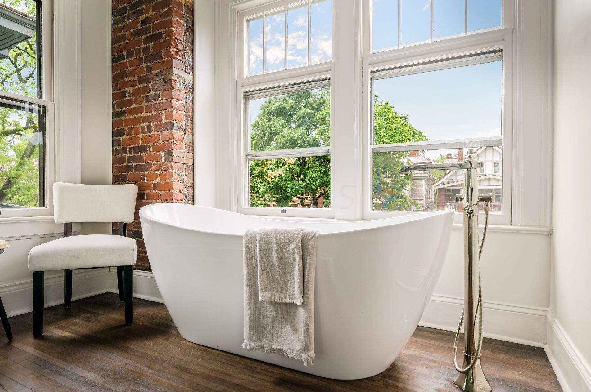 1663 Bryden Rd, Columbus OH  43205-2121 exterior