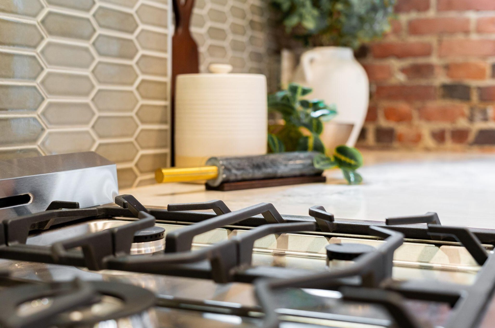 1663 Bryden Rd, Columbus OH  43205-2121 exterior