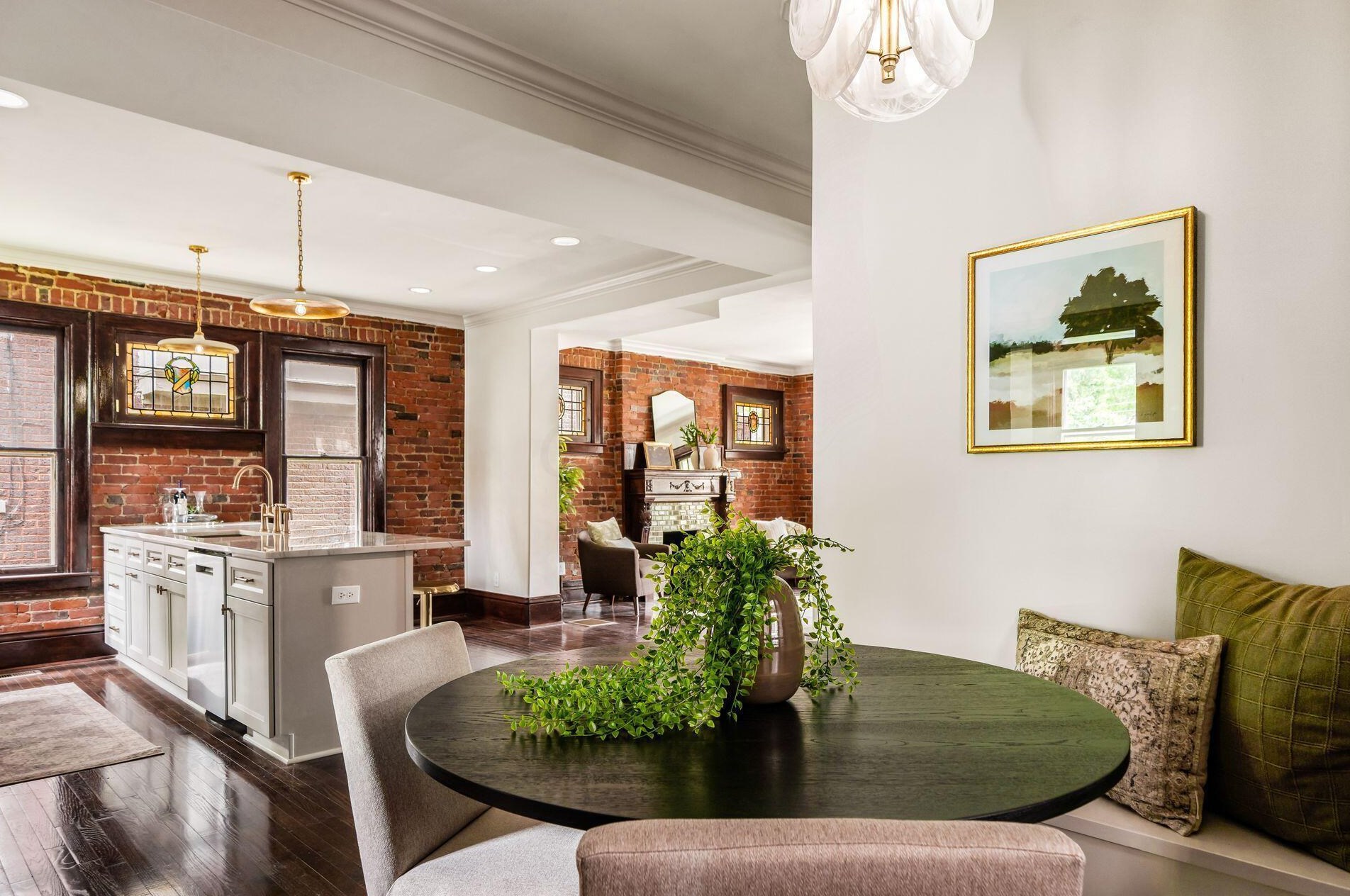 1663 Bryden Rd, Columbus OH  43205-2121 exterior