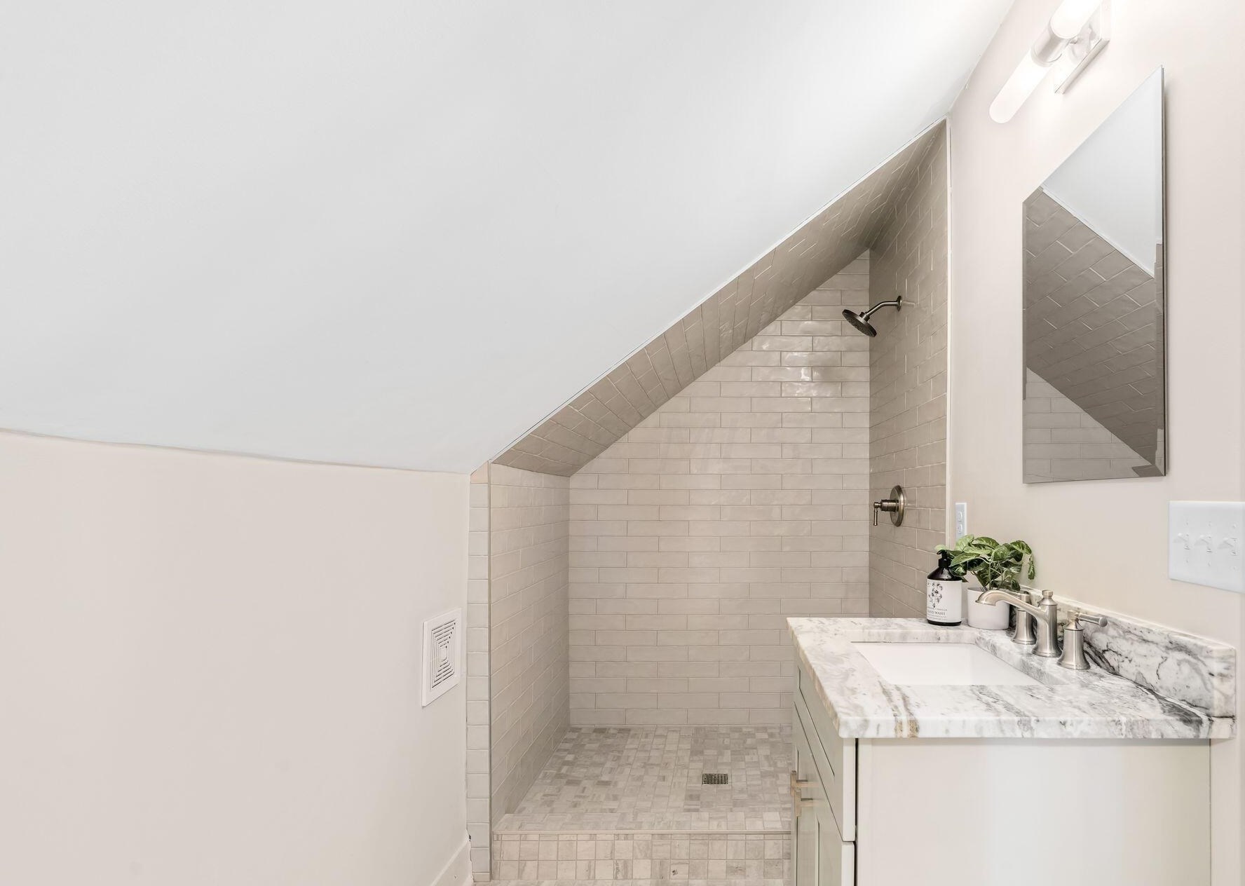 1663 Bryden Rd, Columbus OH  43205-2121 exterior