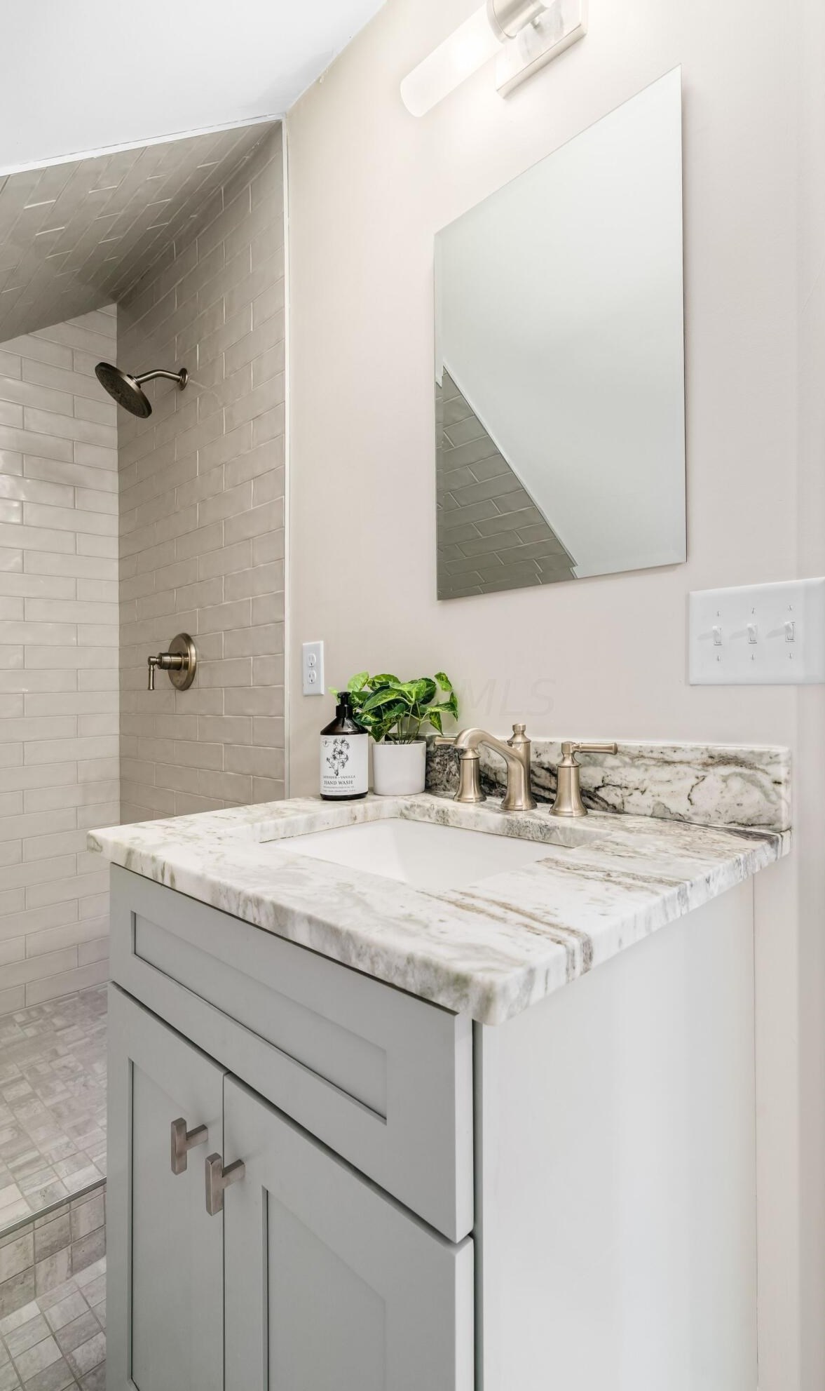 1663 Bryden Rd, Columbus OH  43205-2121 exterior