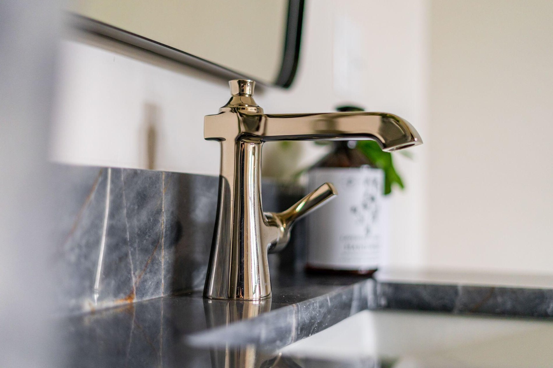 1663 Bryden Rd, Columbus OH  43205-2121 exterior