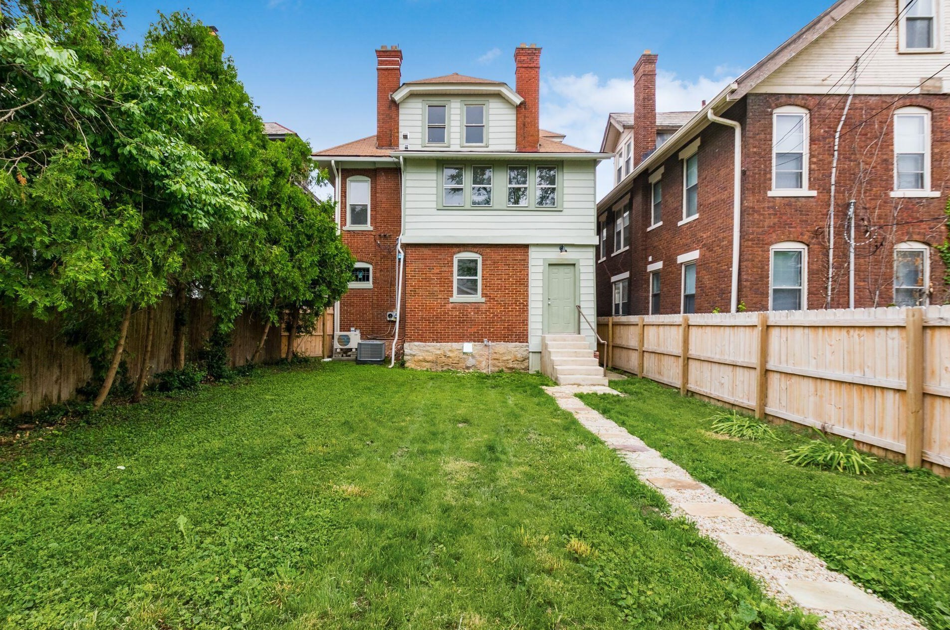 1663 Bryden Rd, Columbus OH  43205-2121 exterior