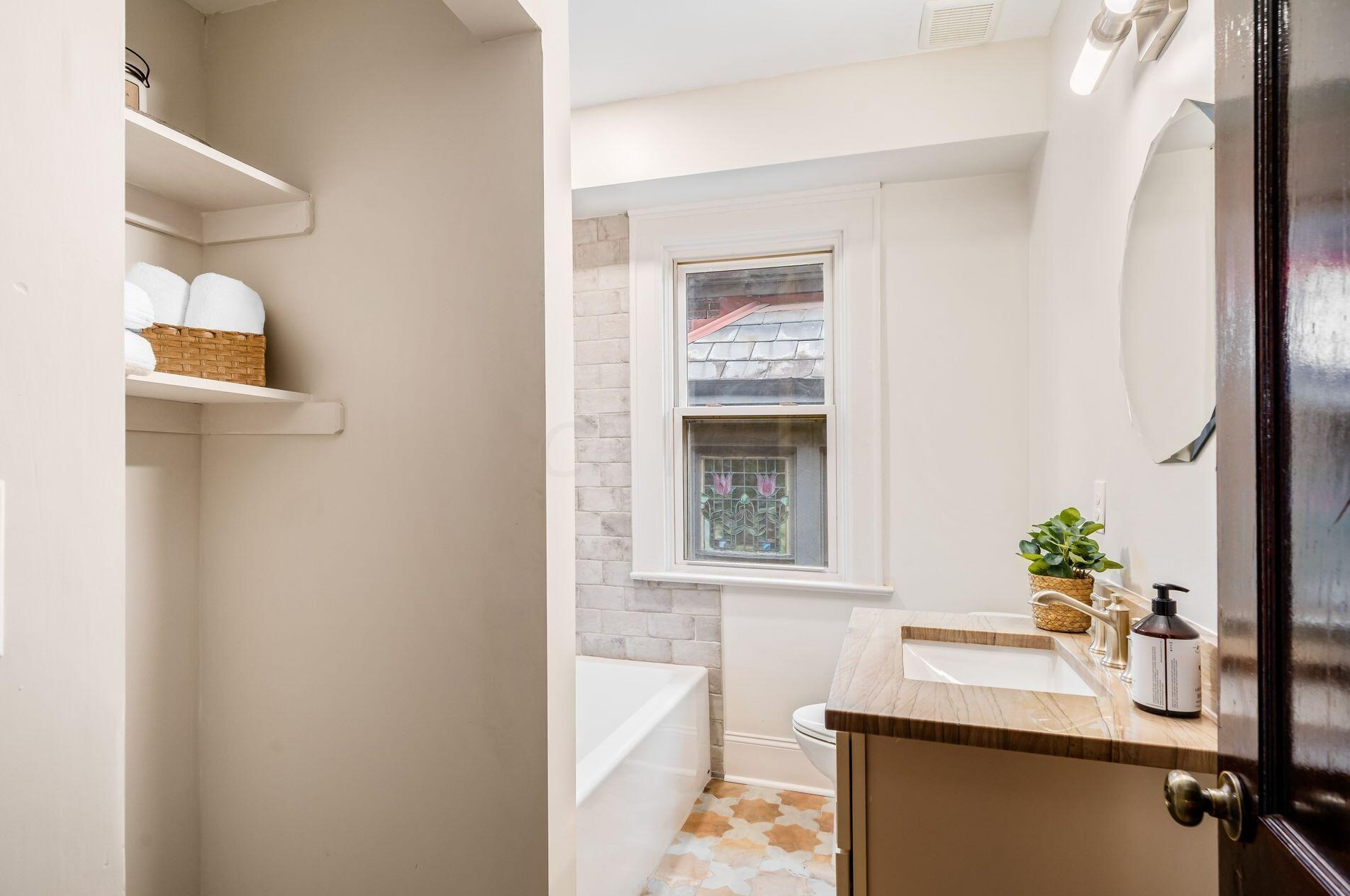 1663 Bryden Rd, Columbus OH  43205-2121 exterior