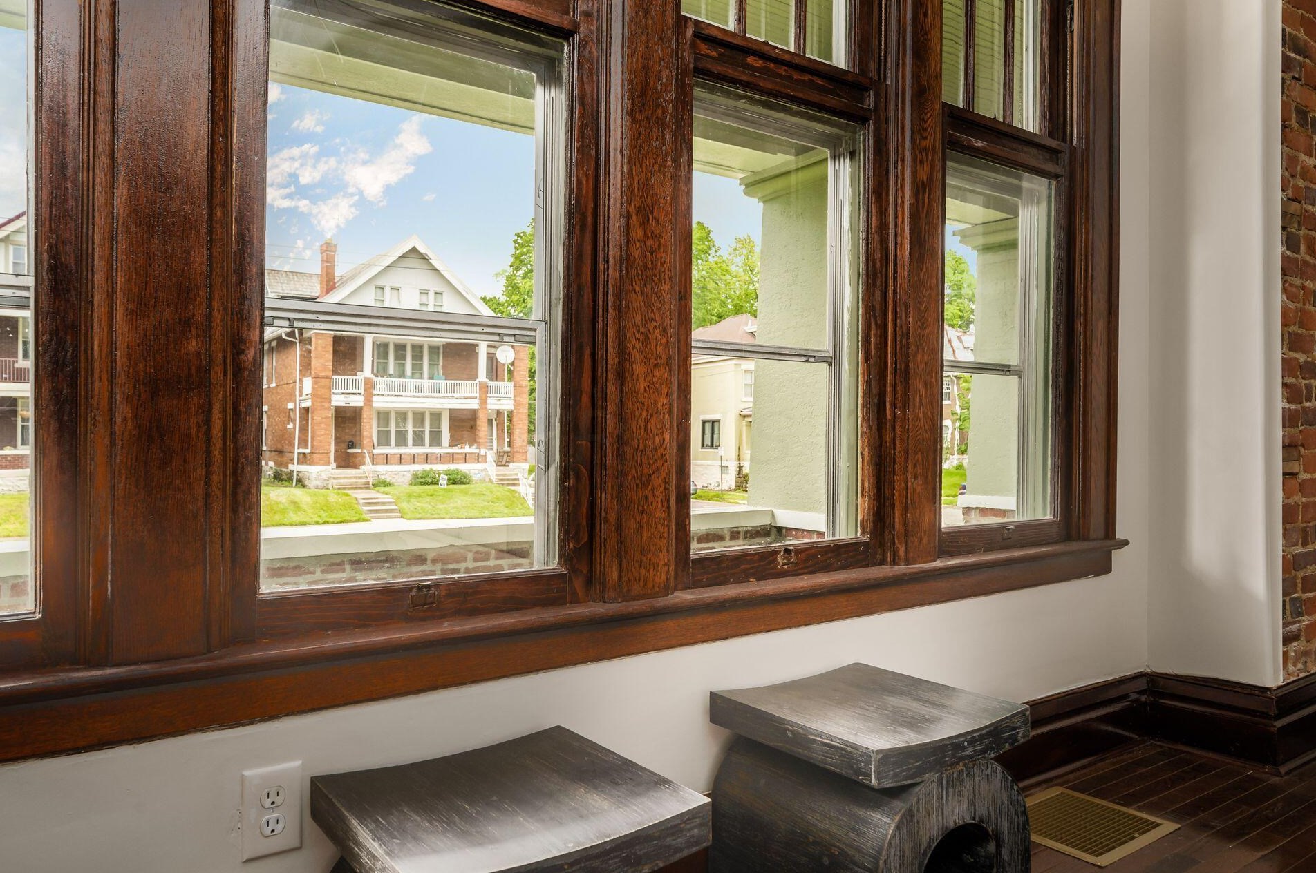 1663 Bryden Rd, Columbus OH  43205-2121 exterior