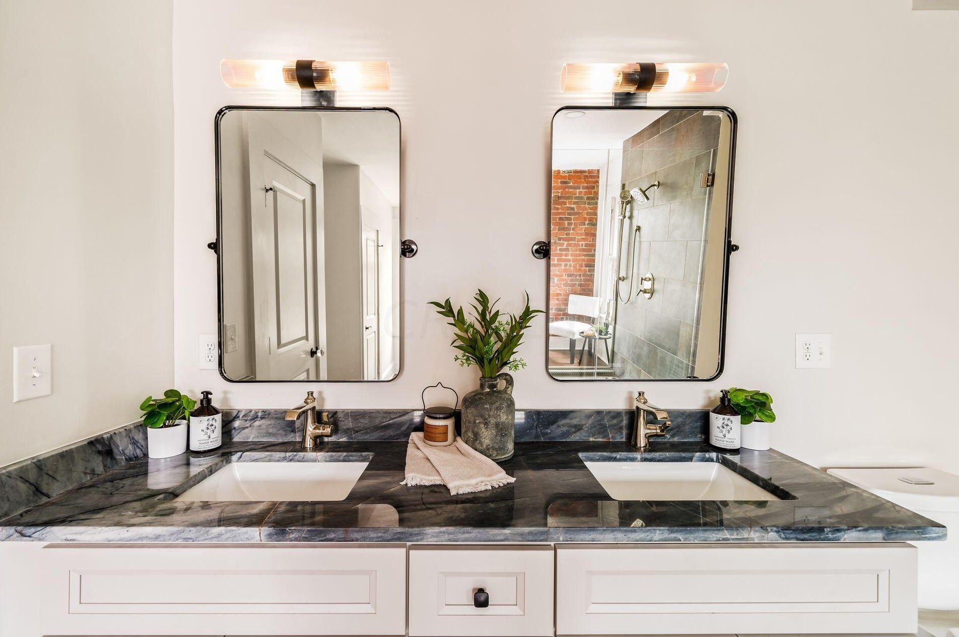 1663 Bryden Rd, Columbus OH  43205-2121 exterior