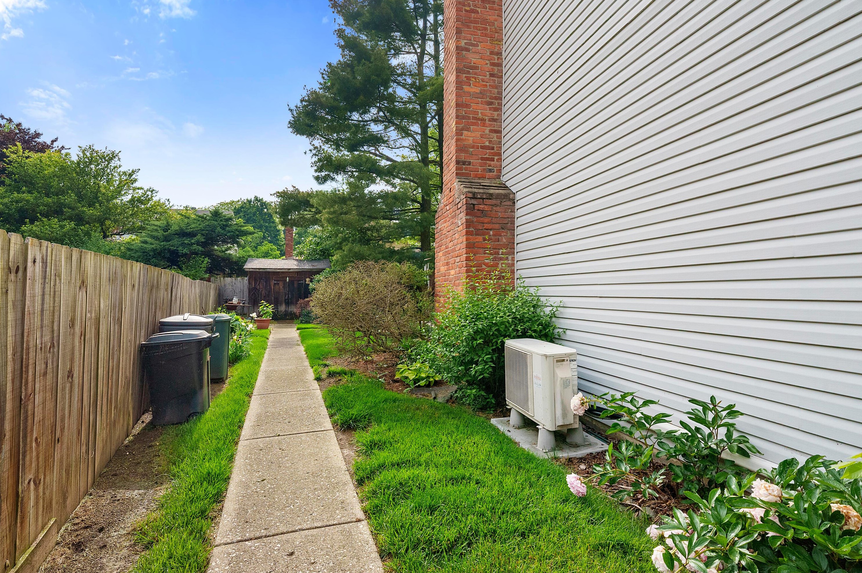 1810 Scott Glen Ct, Columbus OH exterior