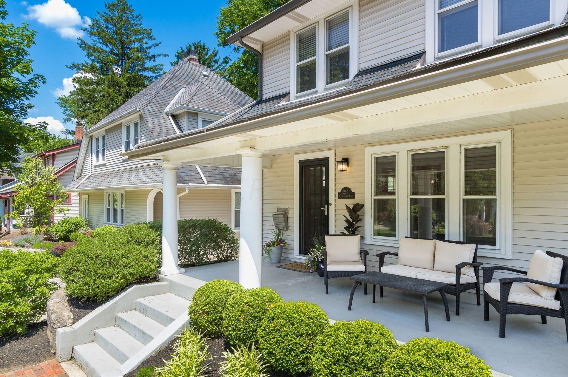 260 Kenworth Rd, Columbus OH  43214-4010 exterior