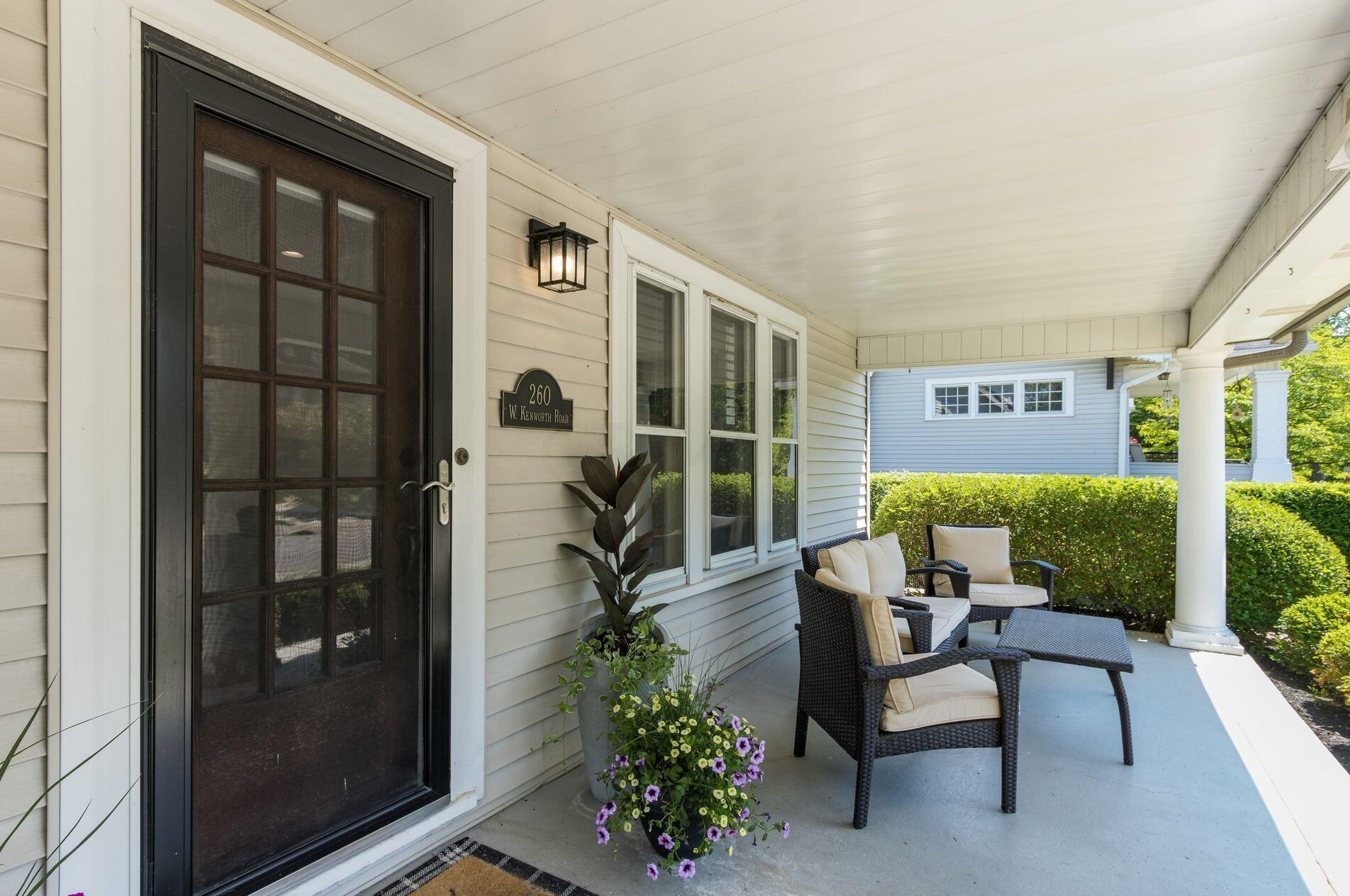 260 Kenworth Rd, Columbus OH  43214-4010 exterior