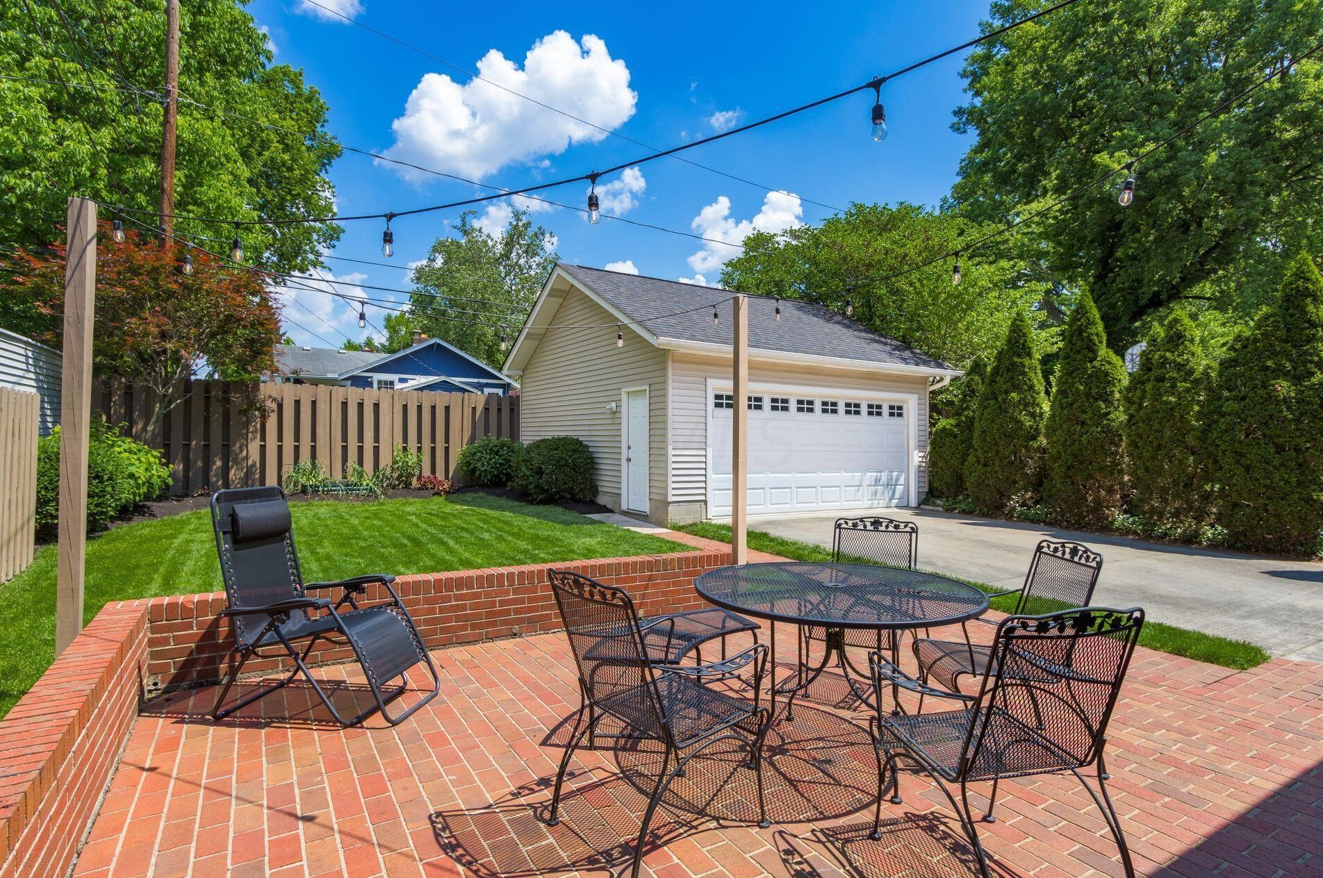 260 Kenworth Rd, Columbus OH  43214-4010 exterior