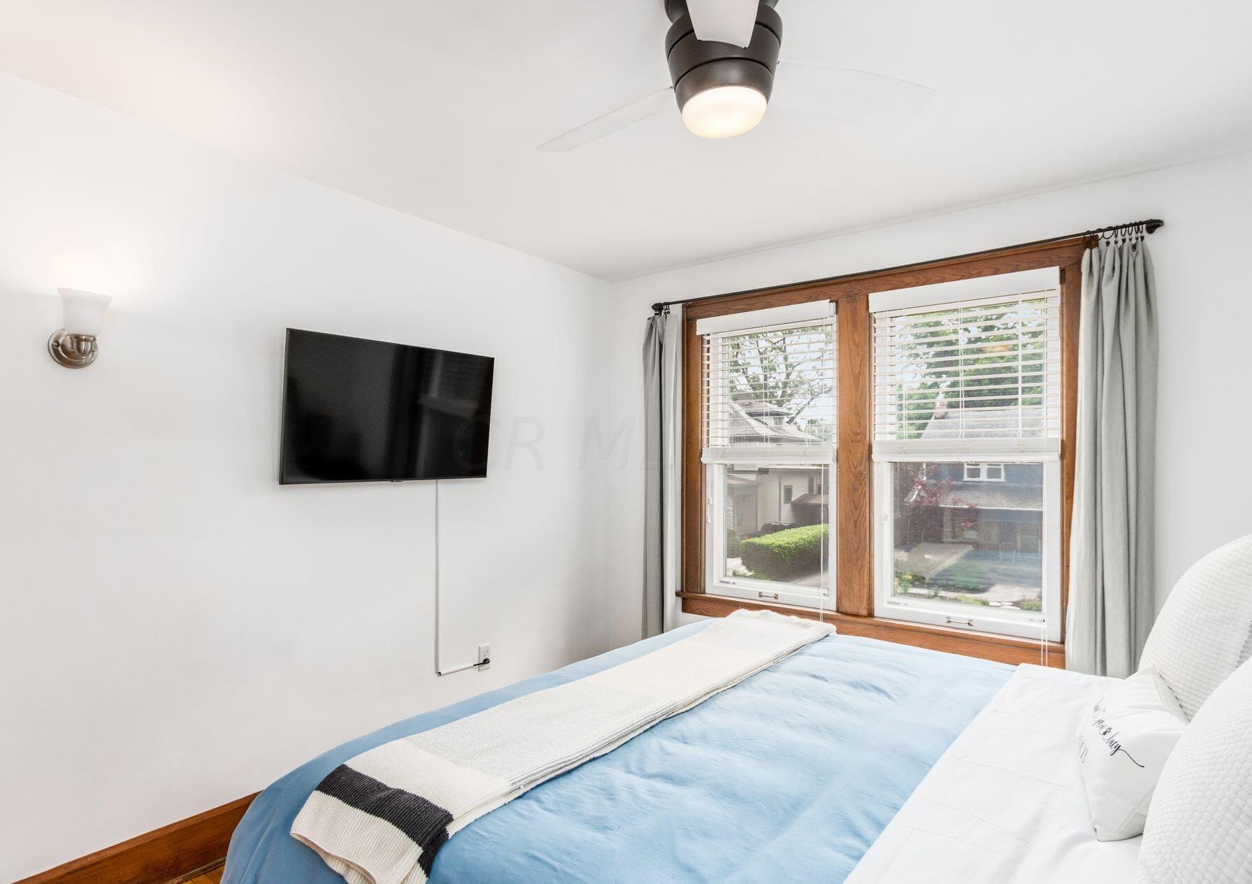 260 Kenworth Rd, Columbus OH  43214-4010 exterior