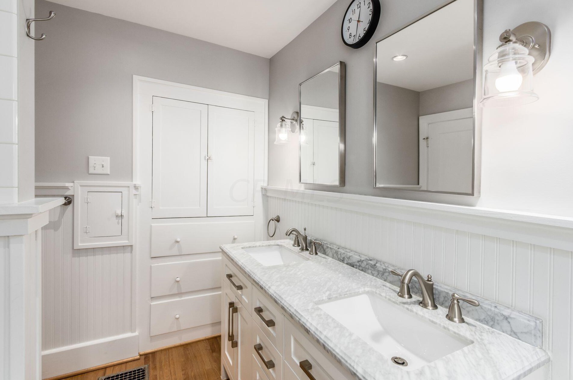 260 Kenworth Rd, Columbus OH  43214-4010 exterior