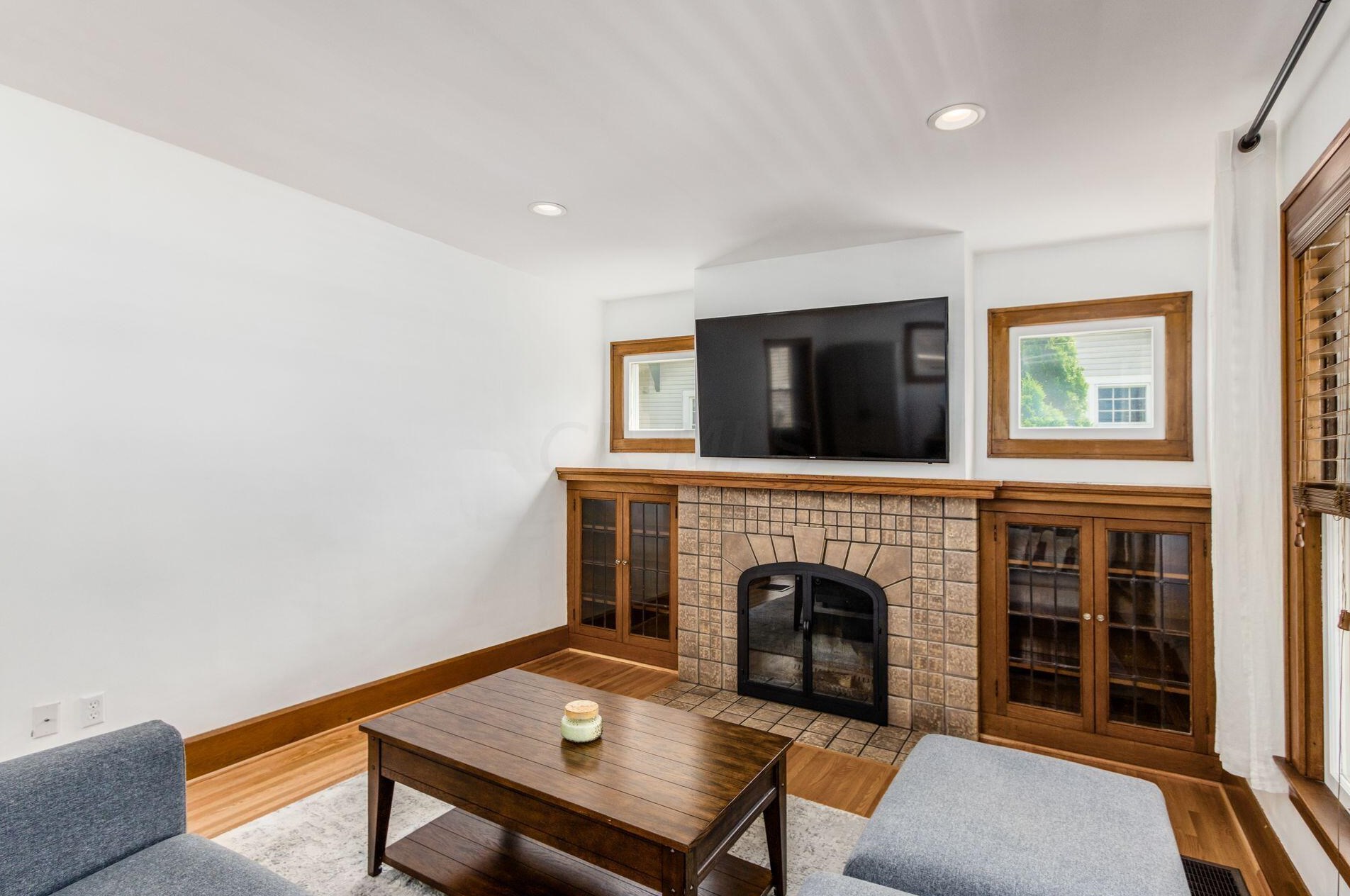 260 Kenworth Rd, Columbus OH  43214-4010 exterior