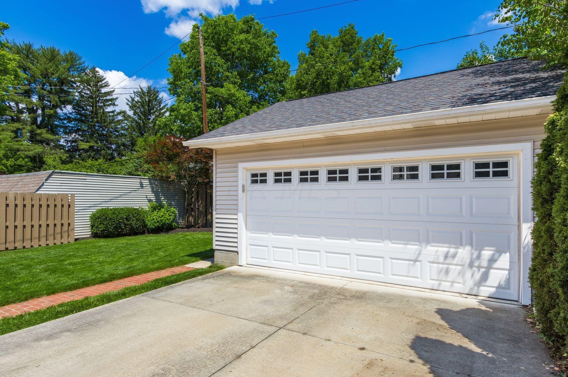 260 Kenworth Rd, Columbus OH  43214-4010 exterior