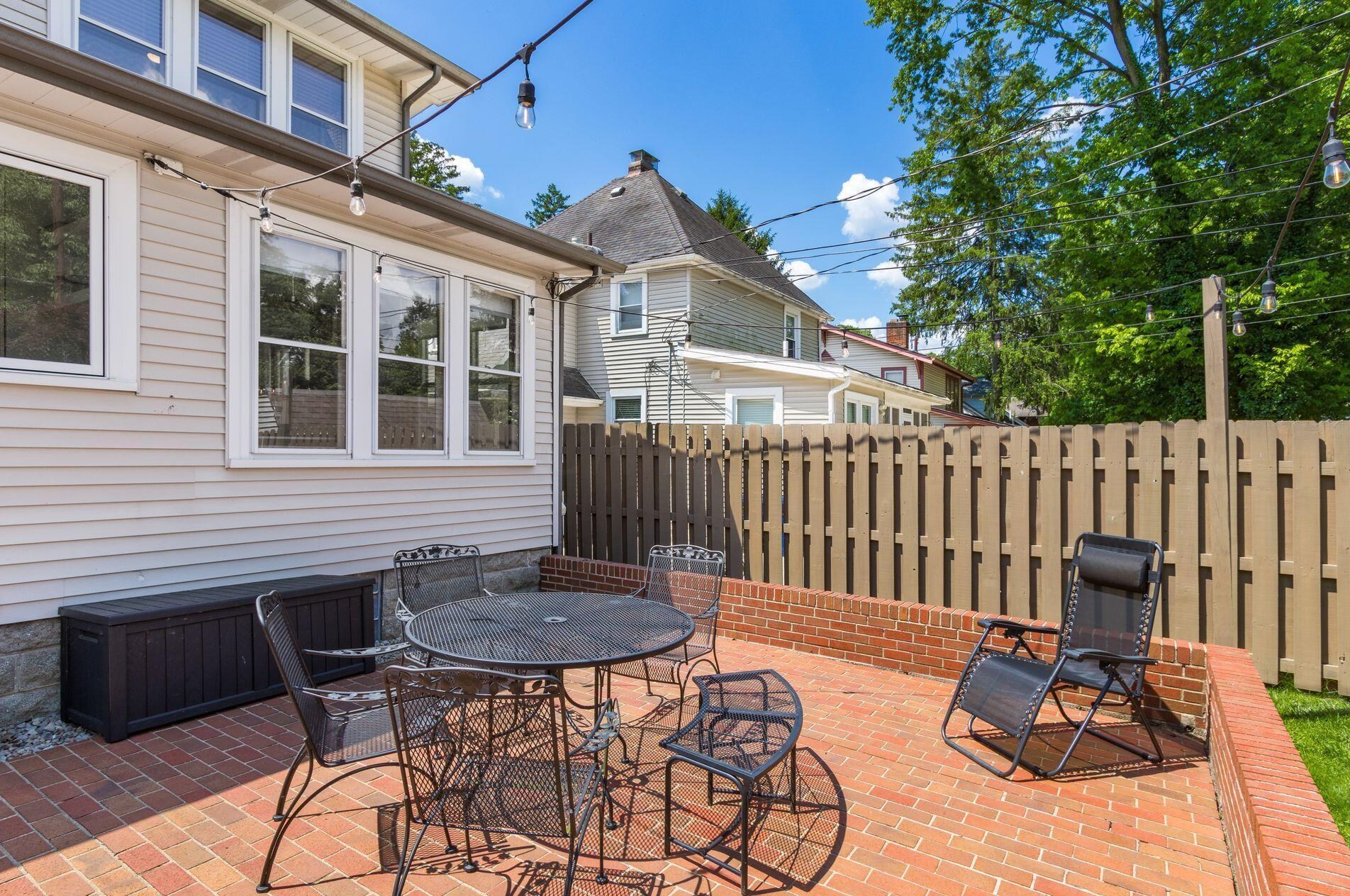 260 Kenworth Rd, Columbus OH  43214-4010 exterior