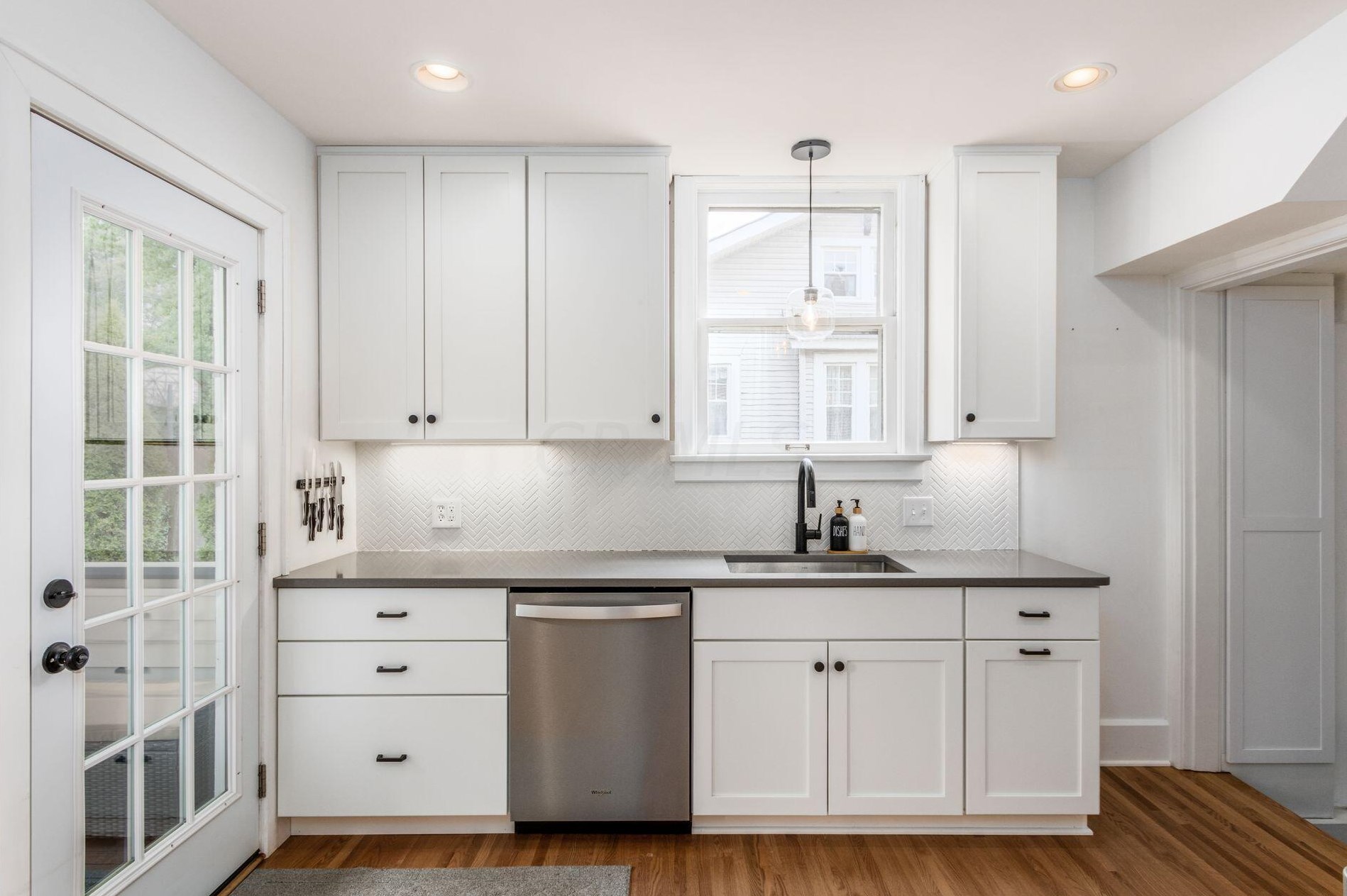 260 Kenworth Rd, Columbus OH  43214-4010 exterior