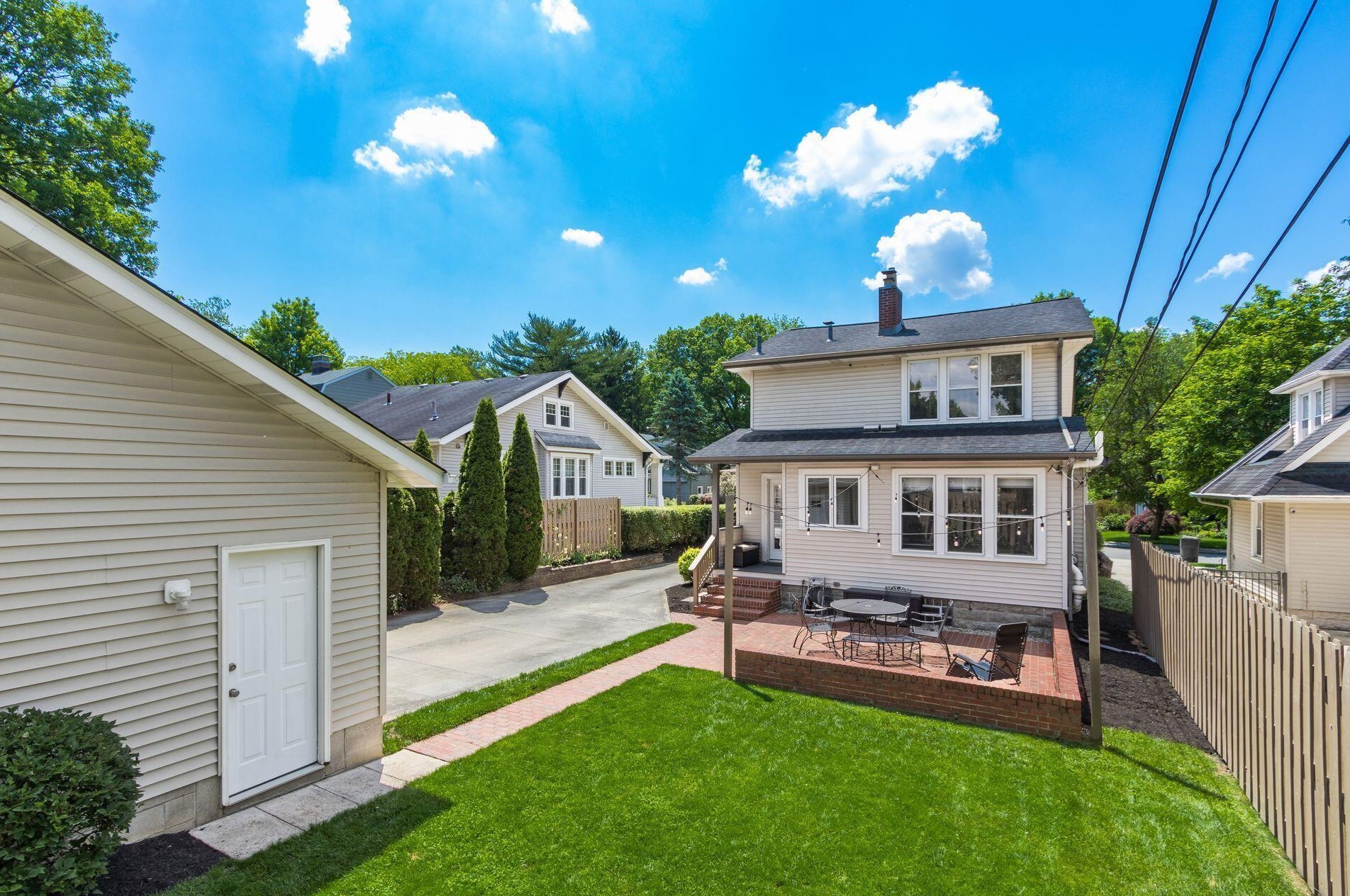 260 Kenworth Rd, Columbus OH  43214-4010 exterior