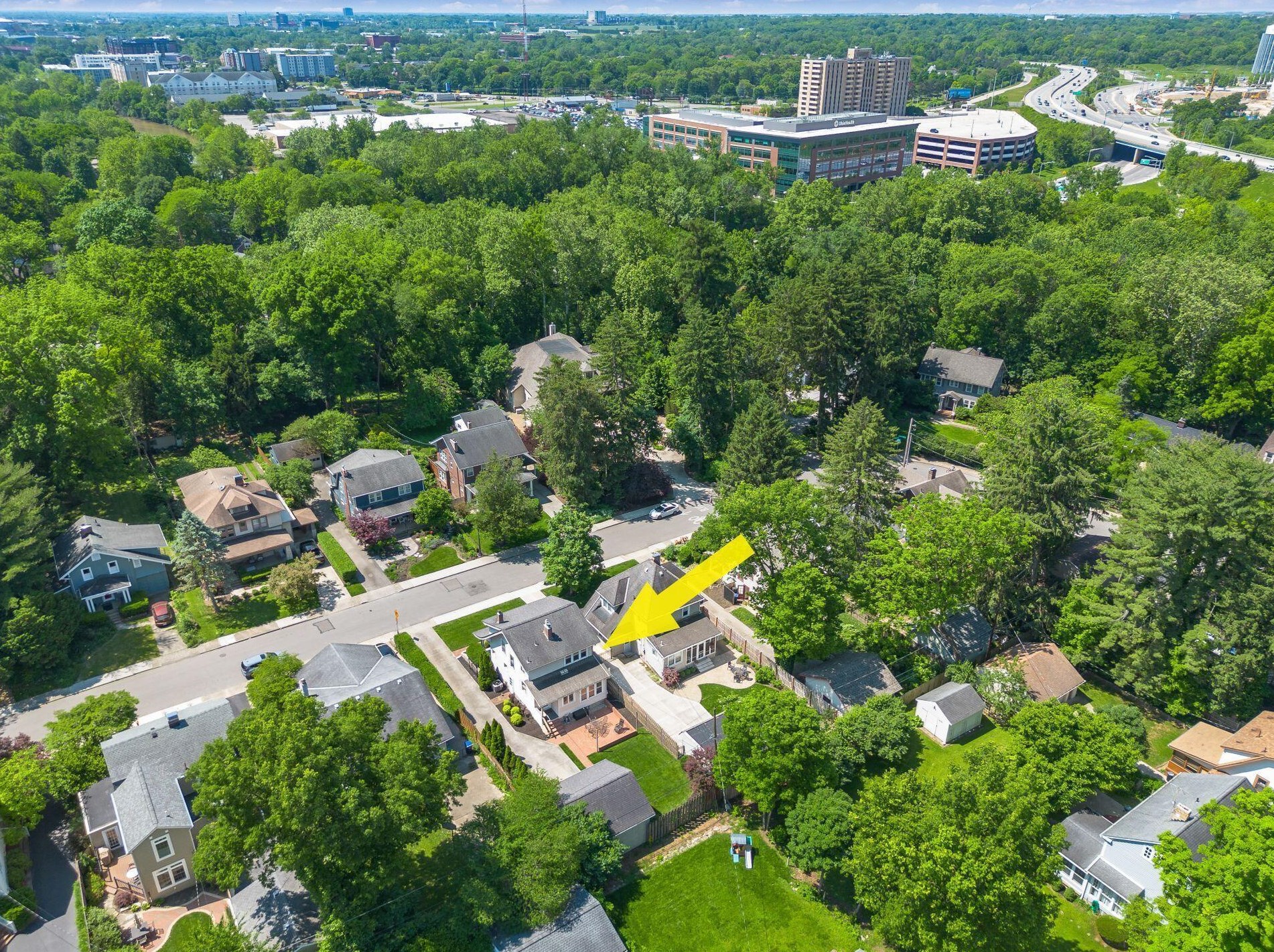 260 Kenworth Rd, Columbus OH  43214-4010 exterior