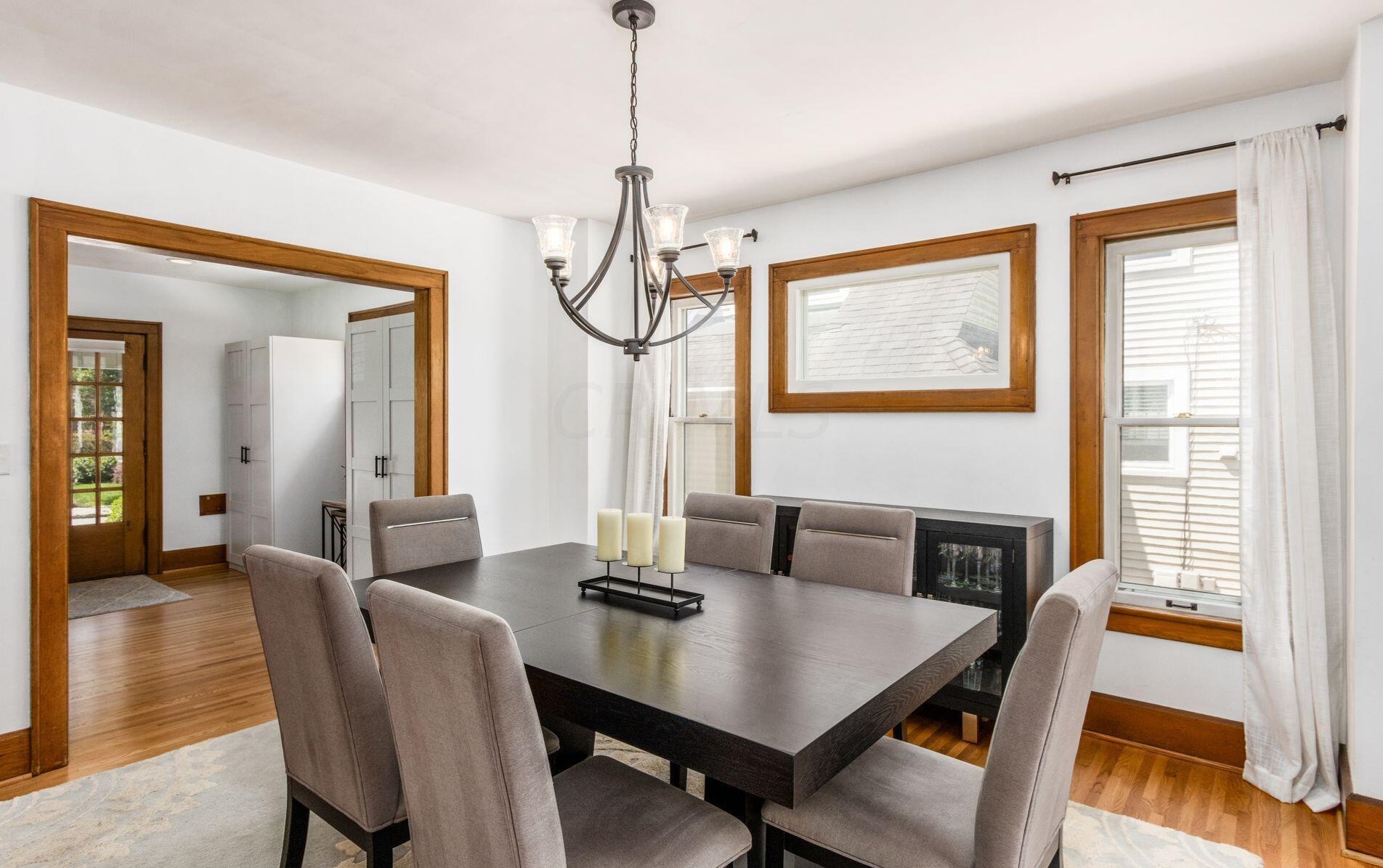 260 Kenworth Rd, Columbus OH  43214-4010 exterior