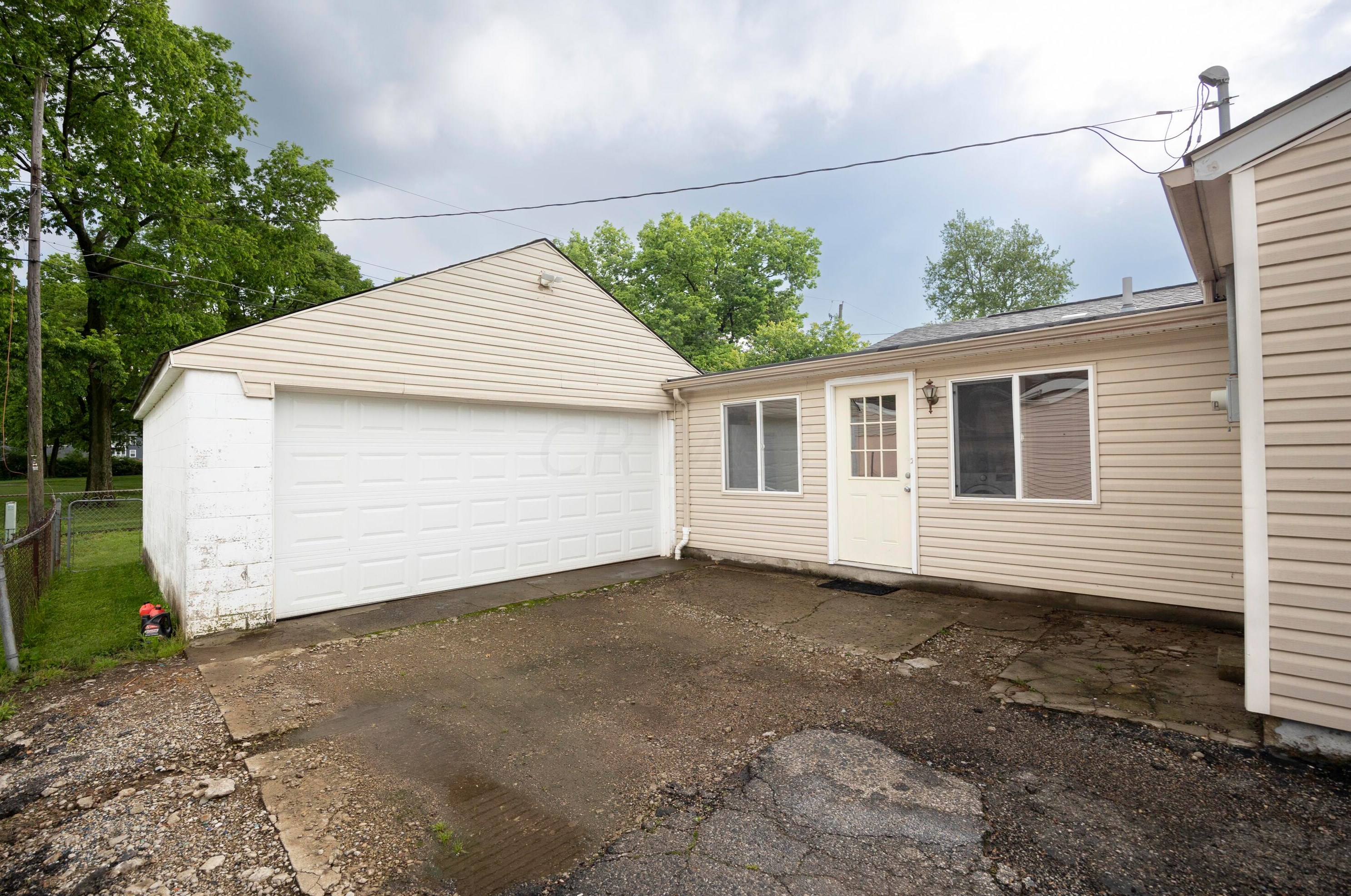 115 Phelps Rd, Columbus OH 43207-3664 exterior