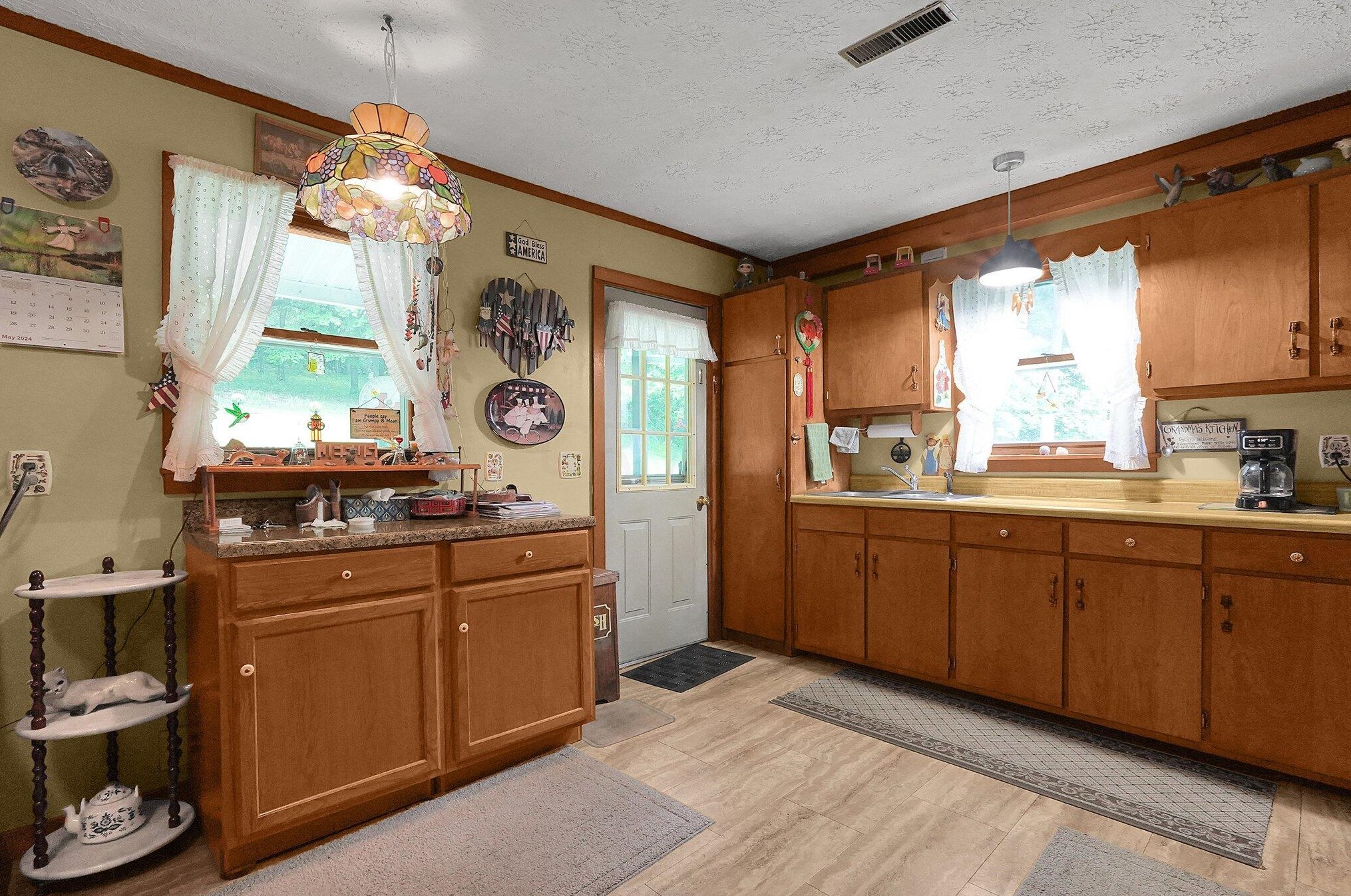 1229 Un Sta Rd, Granville OH  43023-9510 exterior