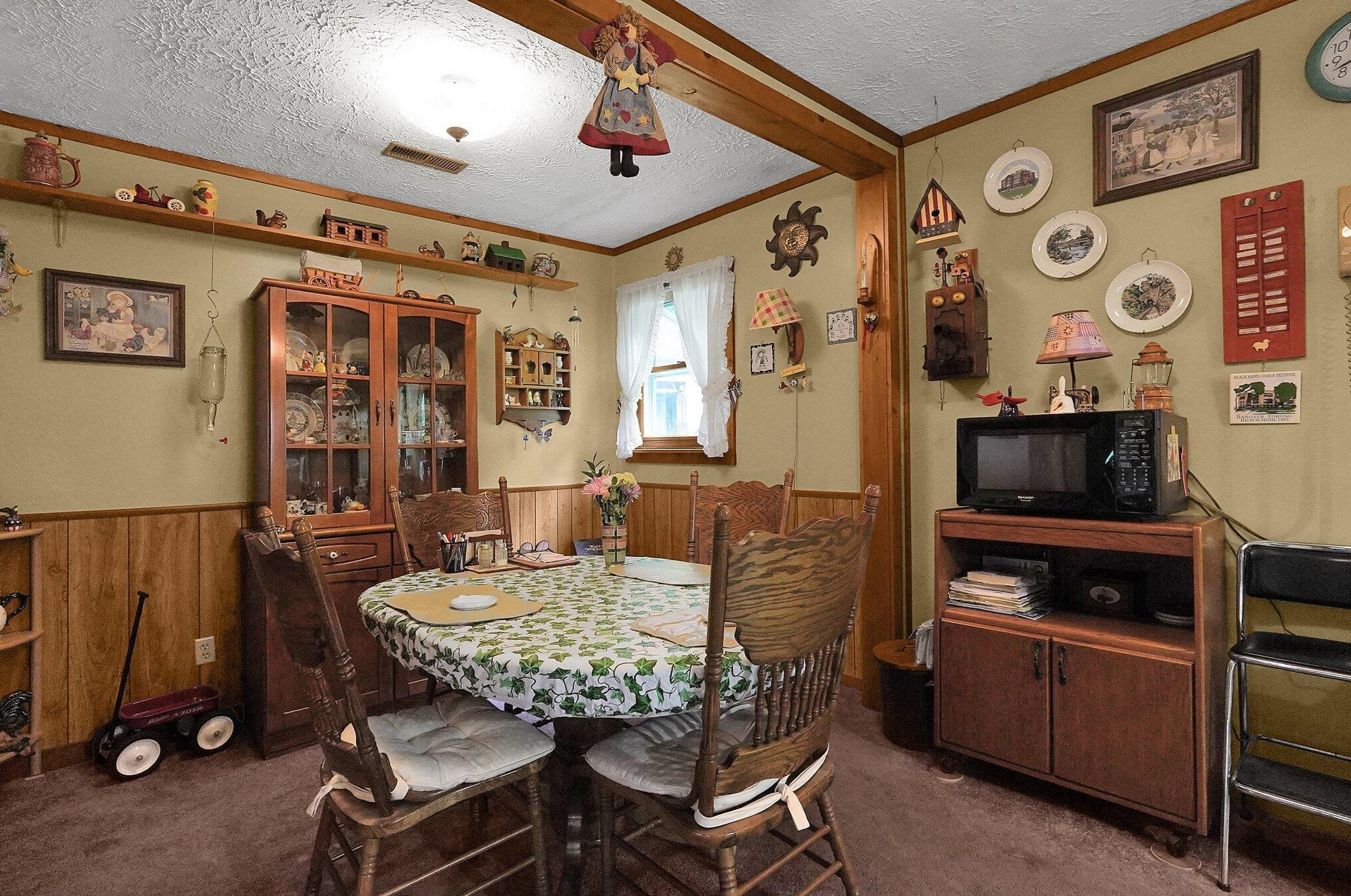 1229 Un Sta Rd, Granville OH  43023-9510 exterior