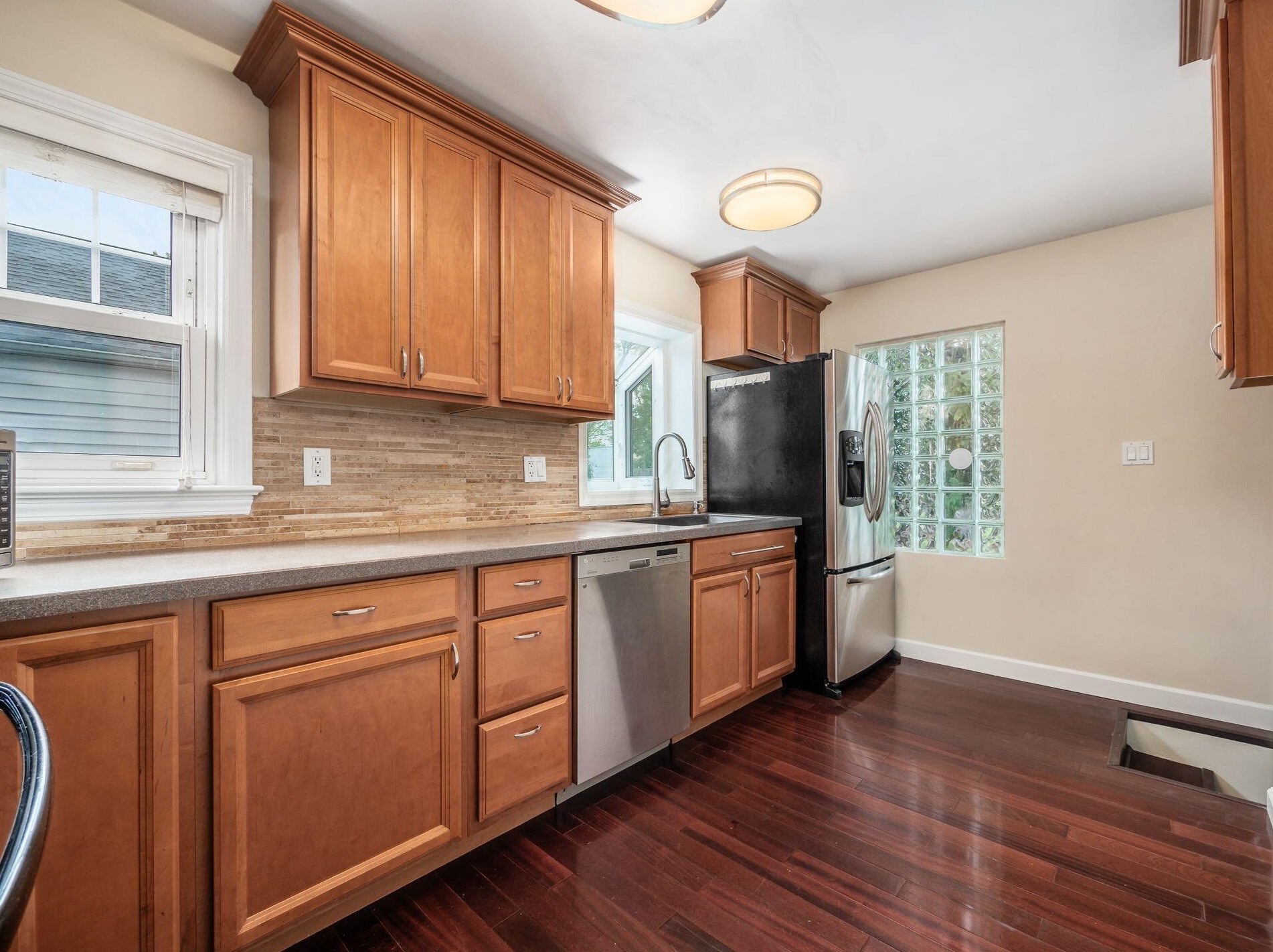 388 Royal Frst Blvd, Columbus OH  43214-1813 exterior