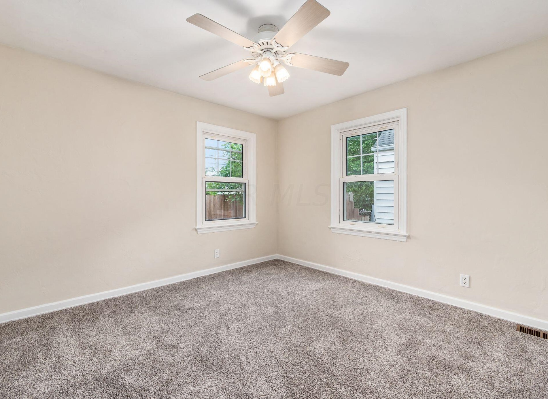 388 Royal Frst Blvd, Columbus OH  43214-1813 exterior