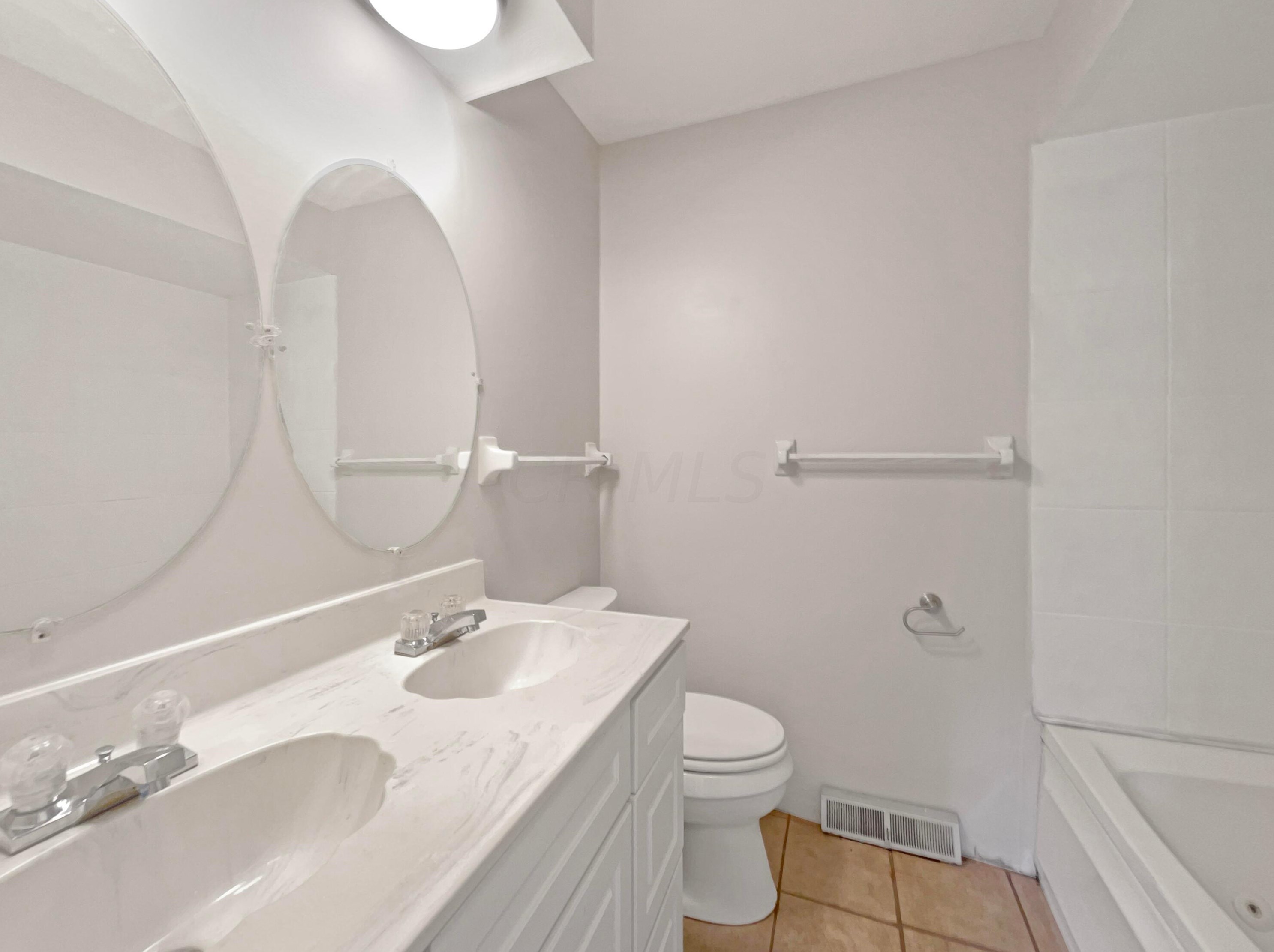 1300 Knollwood Dr, Columbus OH 43232 exterior