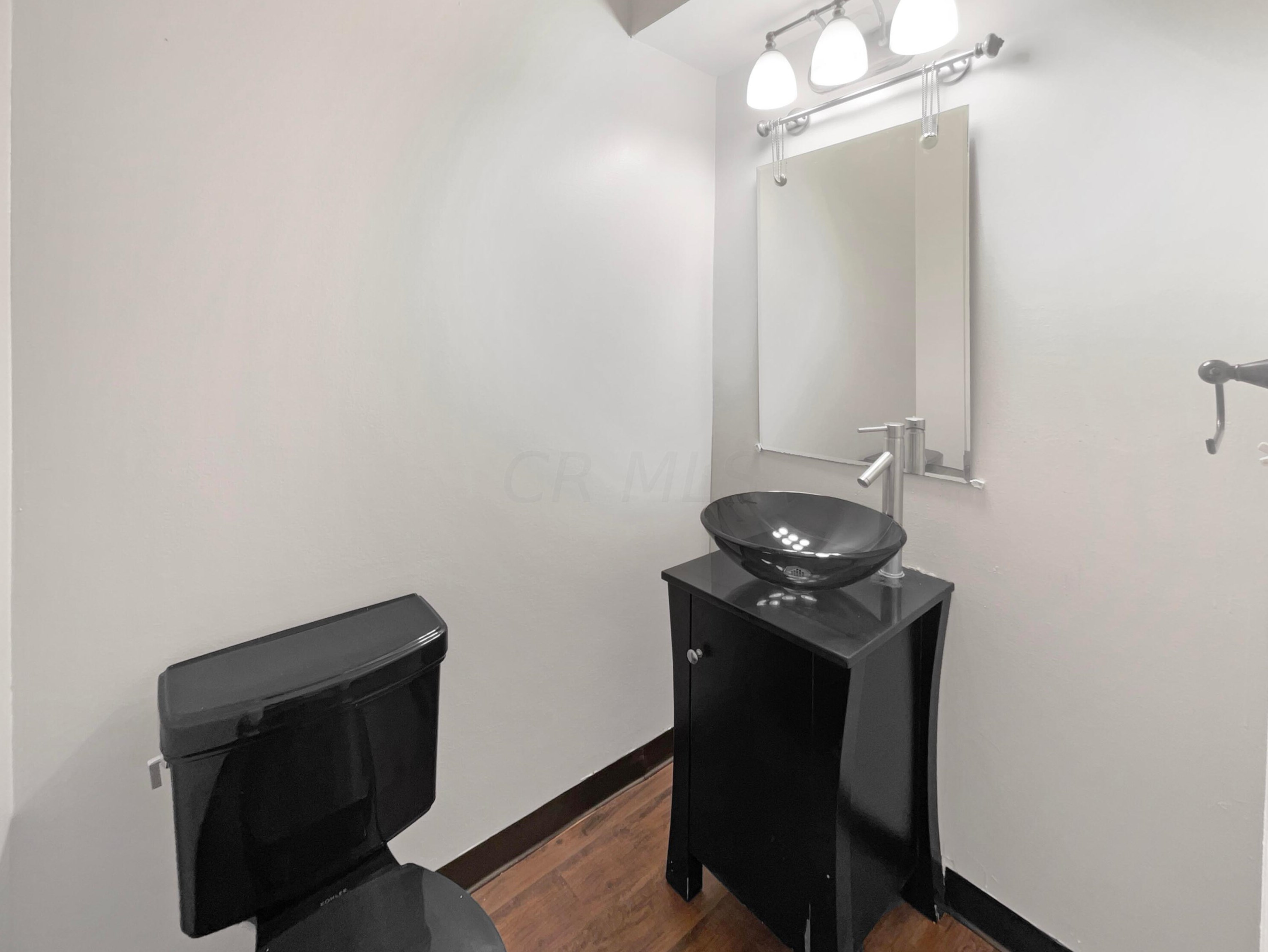 1300 Knollwood Dr, Columbus OH 43232 exterior